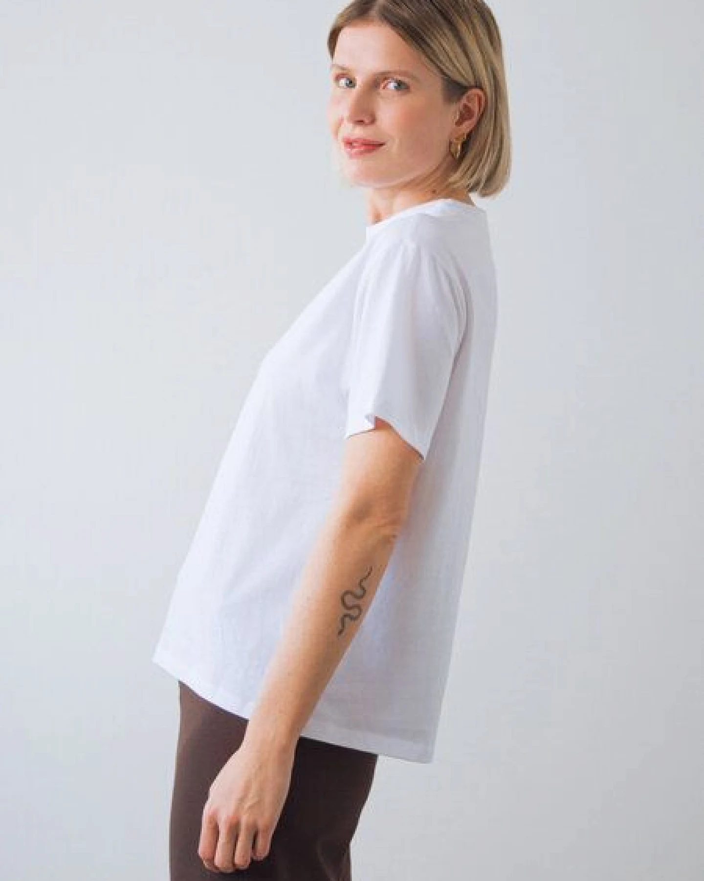 Honest Basics Damen Oversized T-Shirt aus Bio- und recycelter Baumwolle – Ansicht 4