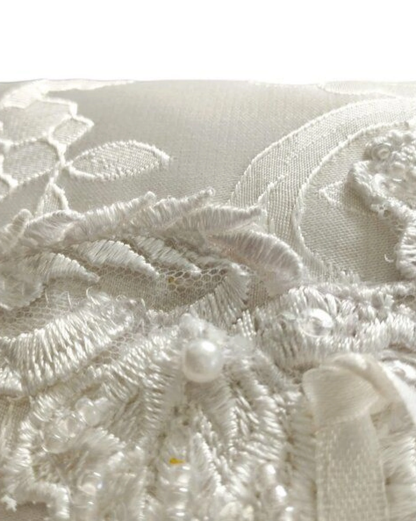 körber mode Ringkissen Hochzeit Zeremonie Deko made in DE, Upcycling Perlen Spitze Jacquard Bio-Baumwollfüllung – Ansicht 3