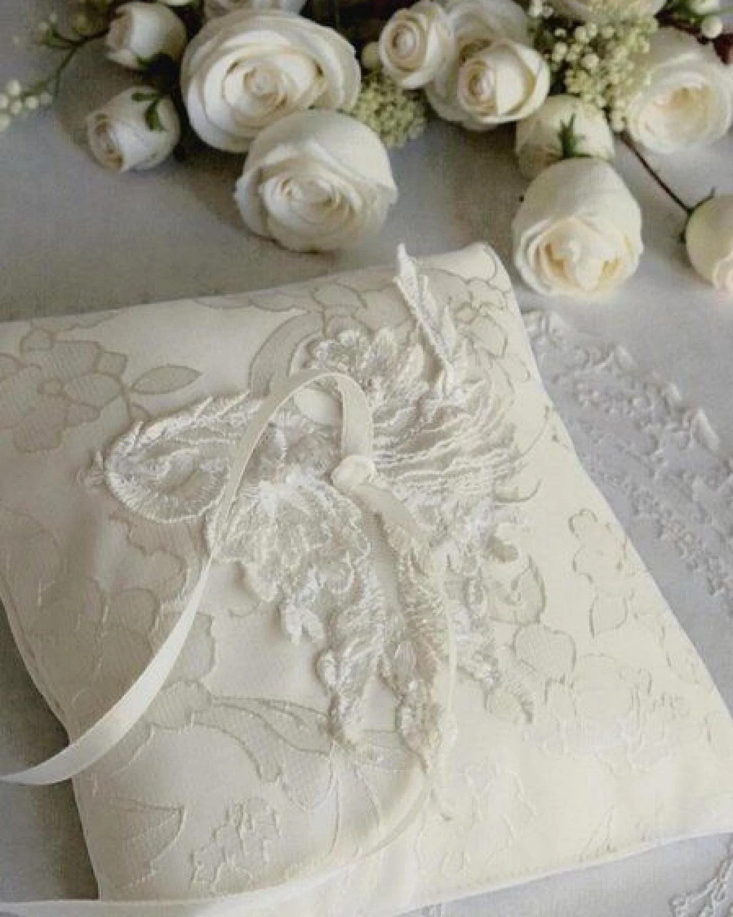 körber mode Ringkissen Hochzeit Zeremonie Deko made in DE, Upcycling Perlen Spitze Jacquard Bio-Baumwollfüllung – Ansicht 4