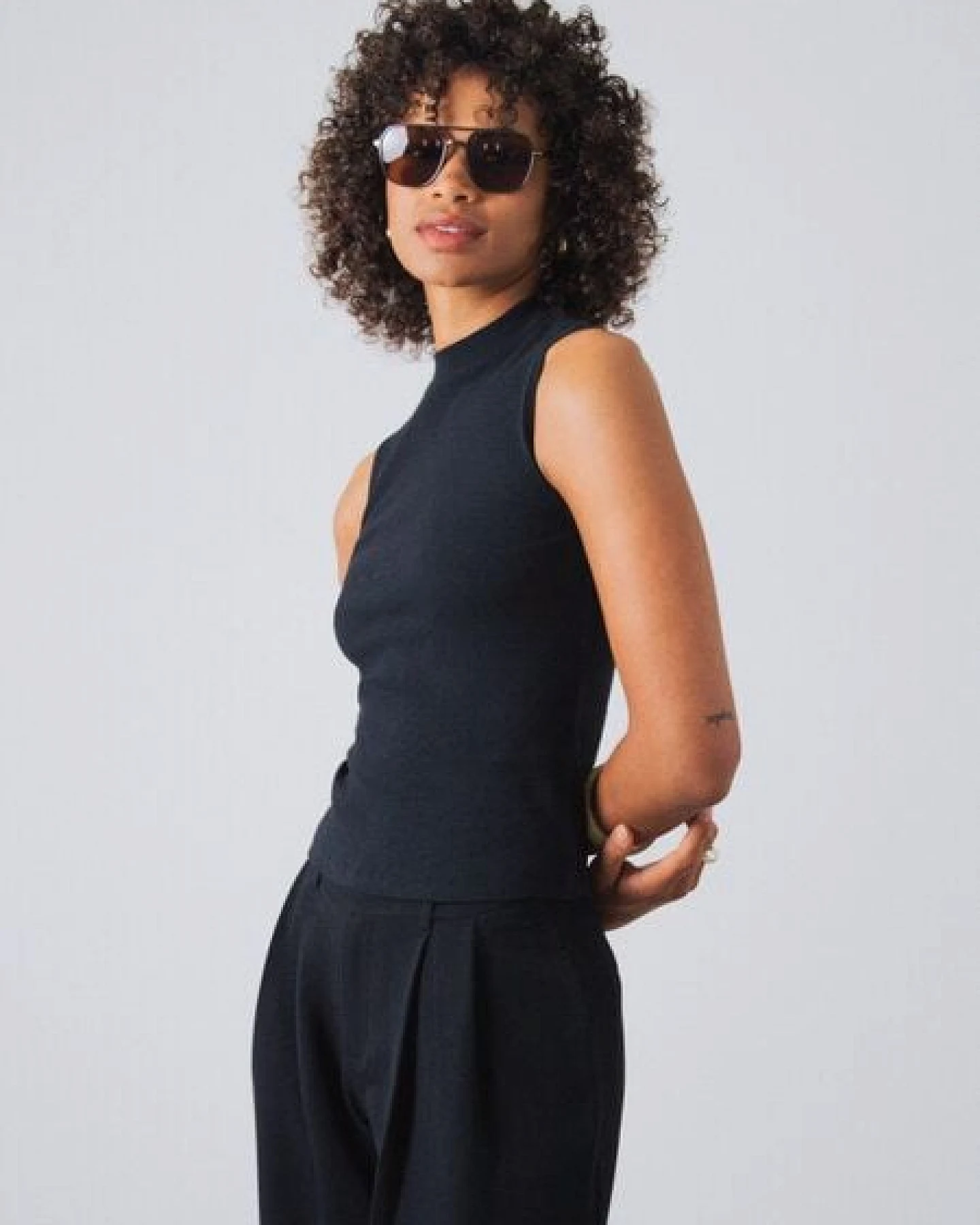 Honest Basics Damen Mock-Top aus Bio- und recycelter Baumwolle – Ansicht 3