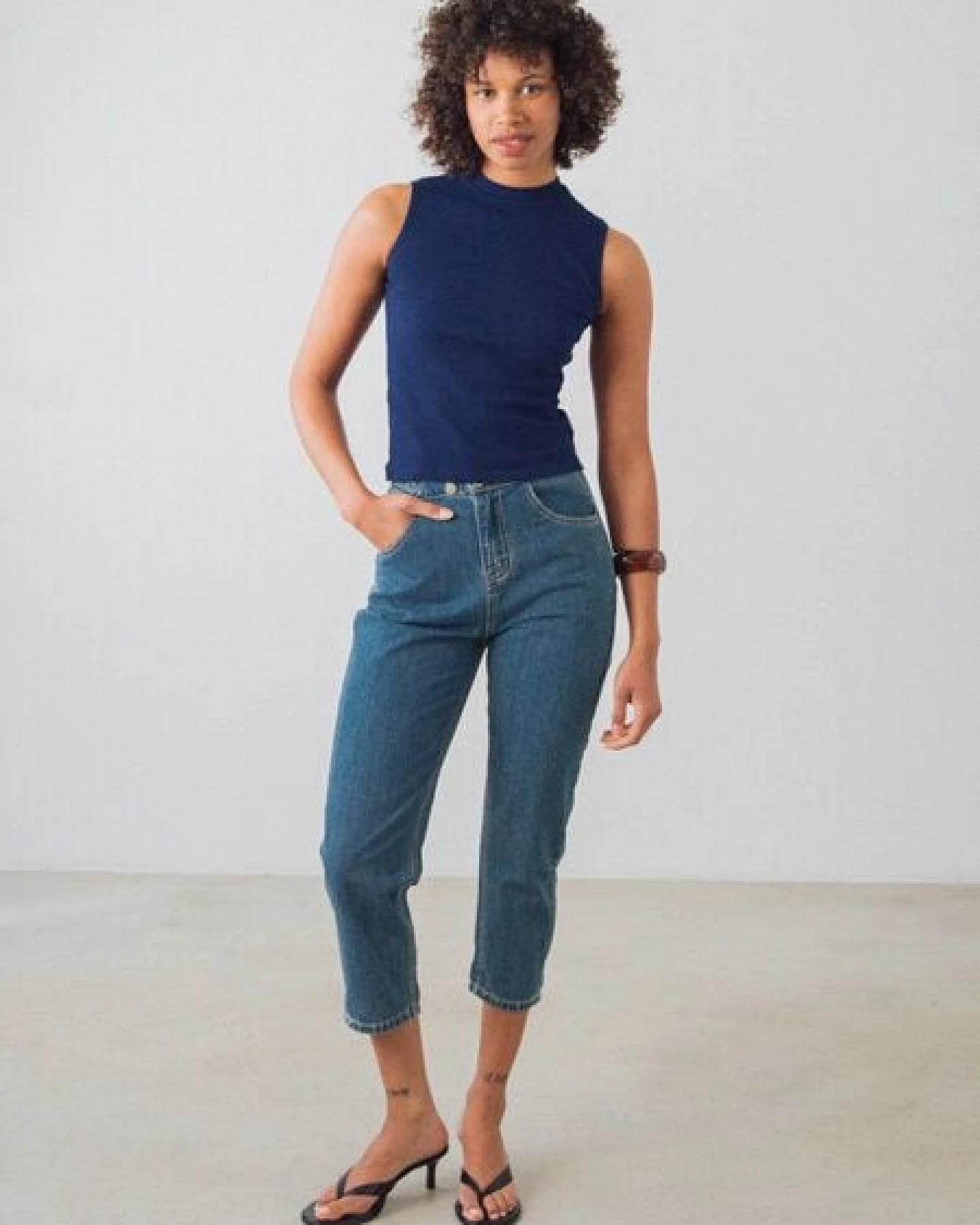 Honest Basics Damen Mock-Top aus Bio- und recycelter Baumwolle – Ansicht 3