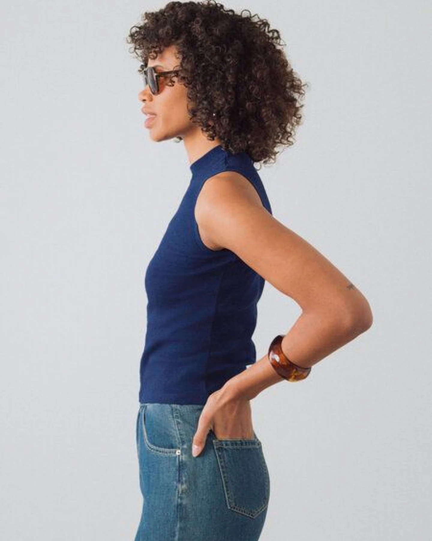 Honest Basics Damen Mock-Top aus Bio- und recycelter Baumwolle – Ansicht 4