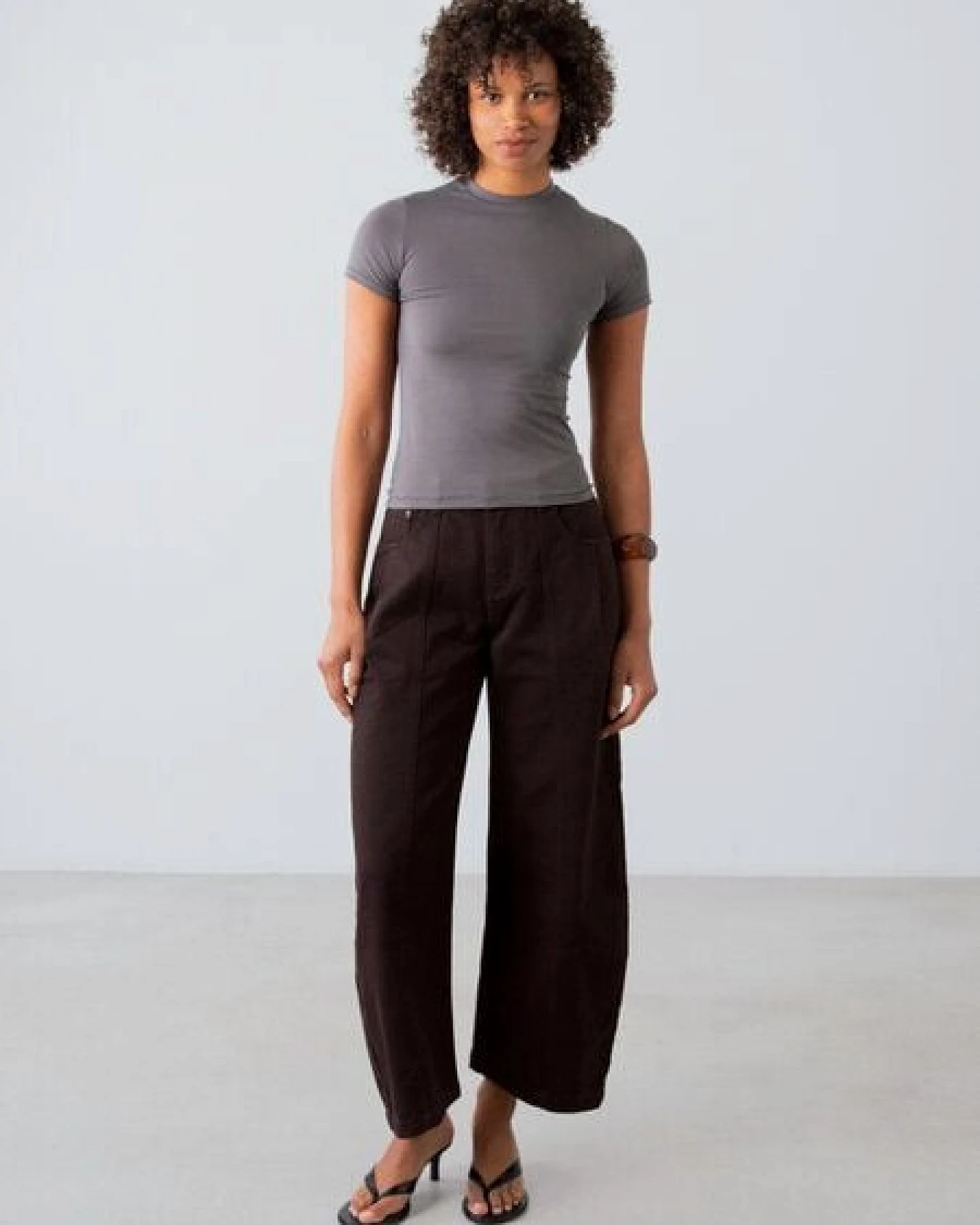 Honest Basics Damen Slim Fit T-Shirt aus Bio- und recycelter Baumwolle – Ansicht 3