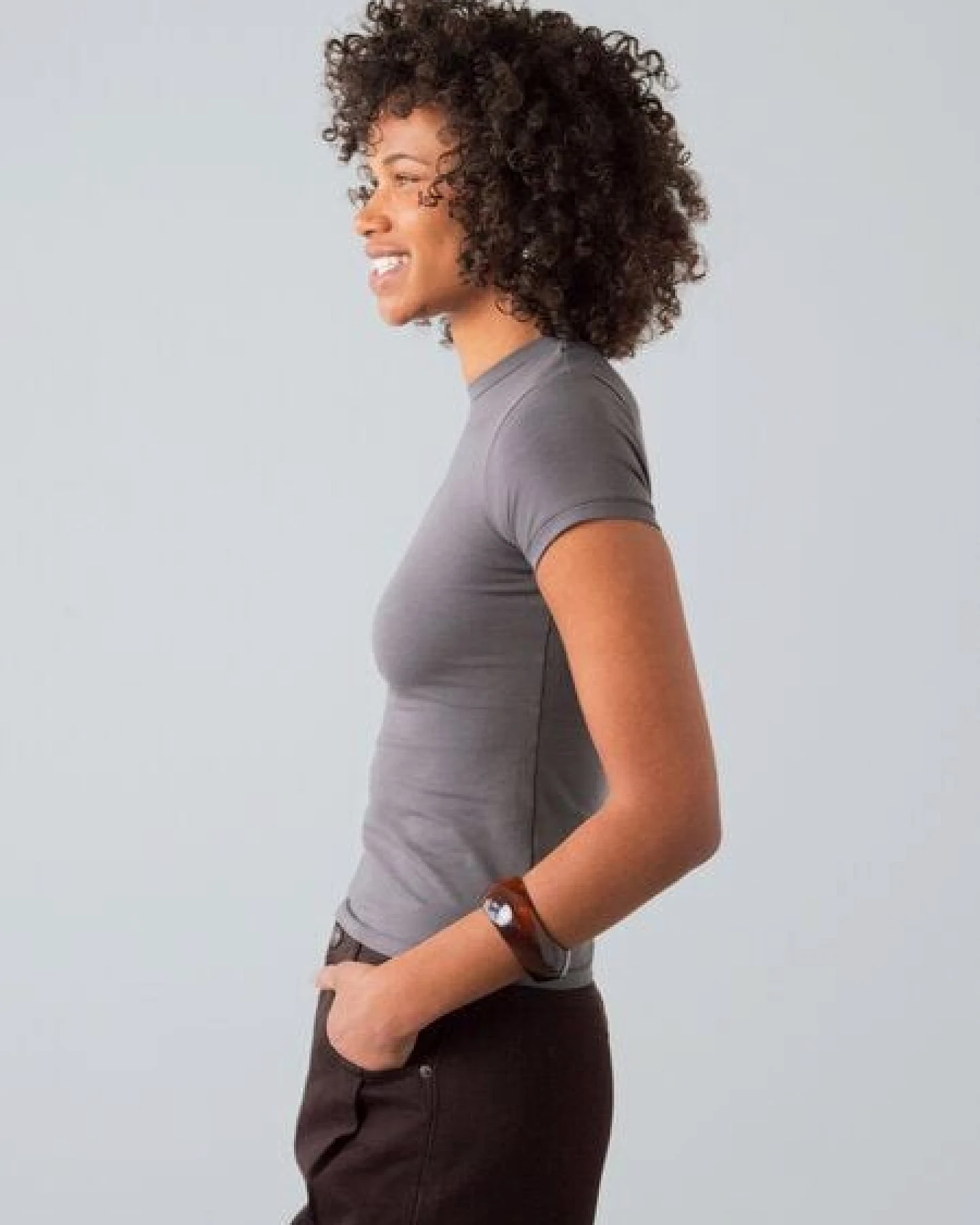 Honest Basics Damen Slim Fit T-Shirt aus Bio- und recycelter Baumwolle – Ansicht 4