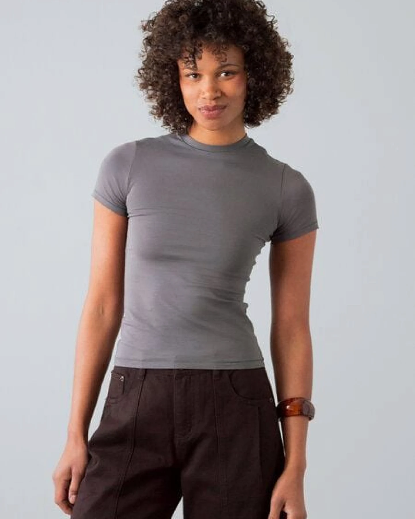 Honest Basics Damen Slim Fit T-Shirt aus Bio- und recycelter Baumwolle – Ansicht 2