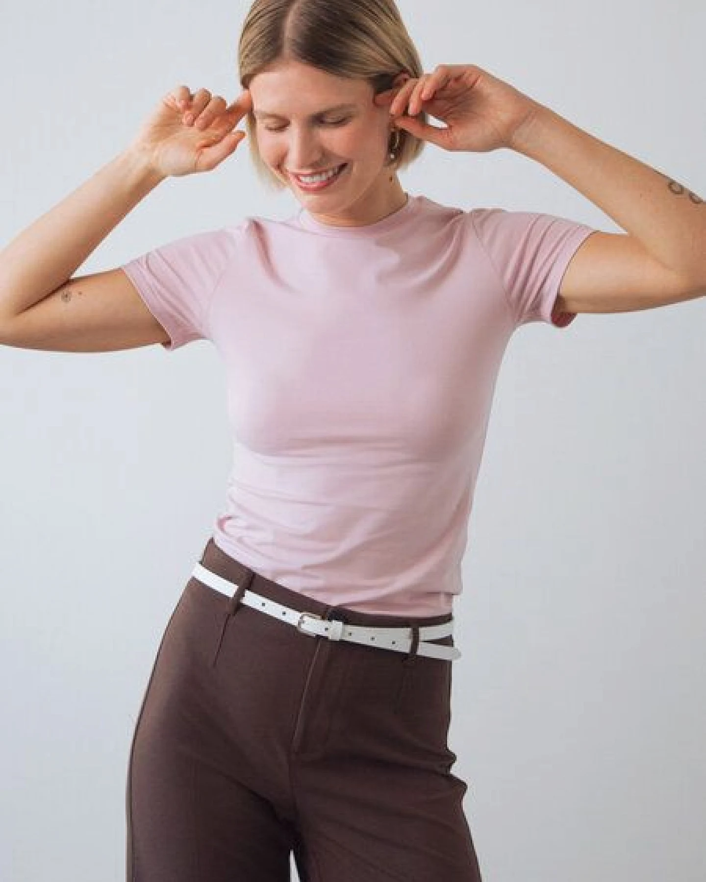 Honest Basics Damen Slim Fit T-Shirt aus Bio- und recycelter Baumwolle – Ansicht 2