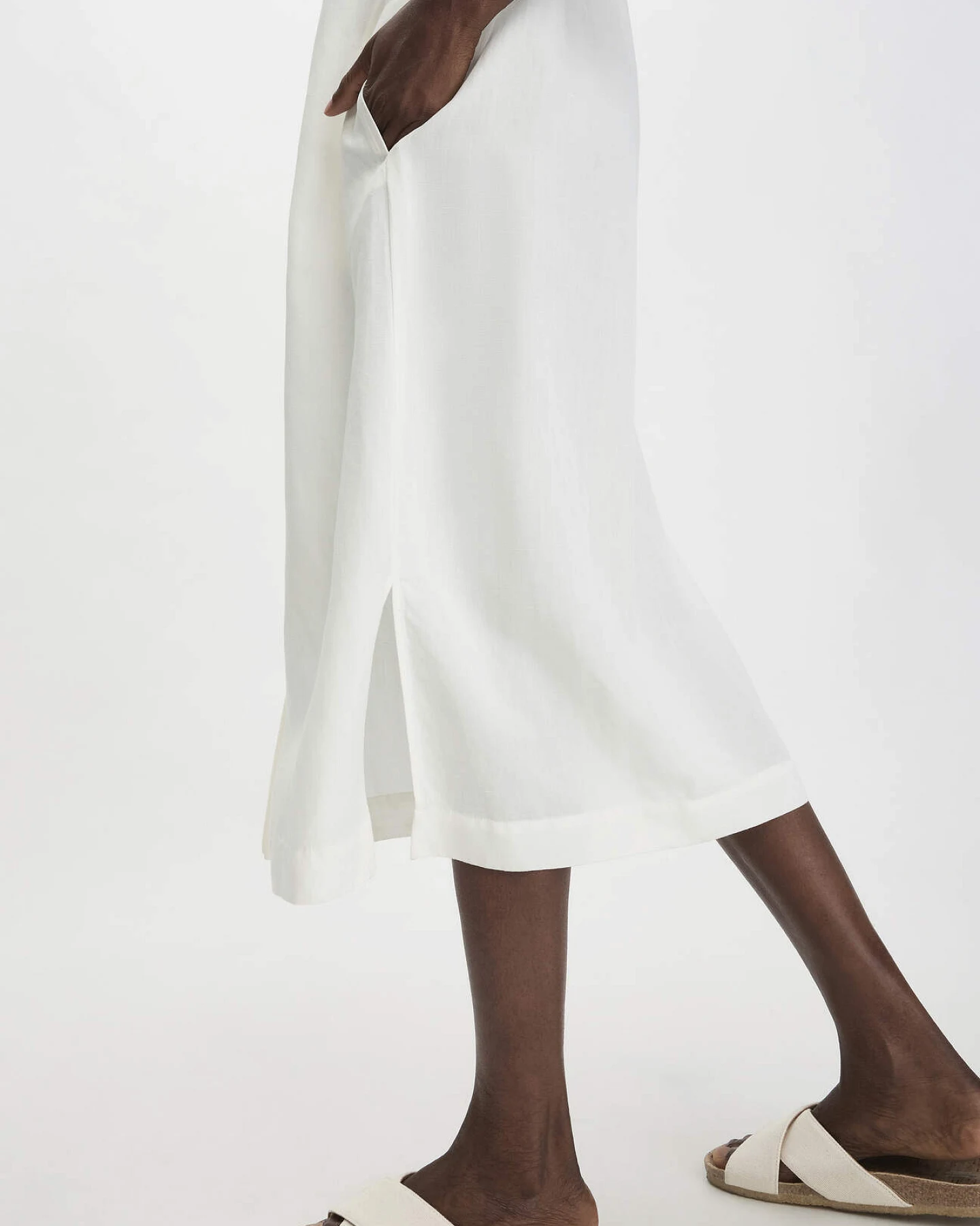 hessnatur Damen Kleid Midi Relaxed aus TENCEL Lyocell mit Leinen - weiß - Größe 36 – Ansicht 3