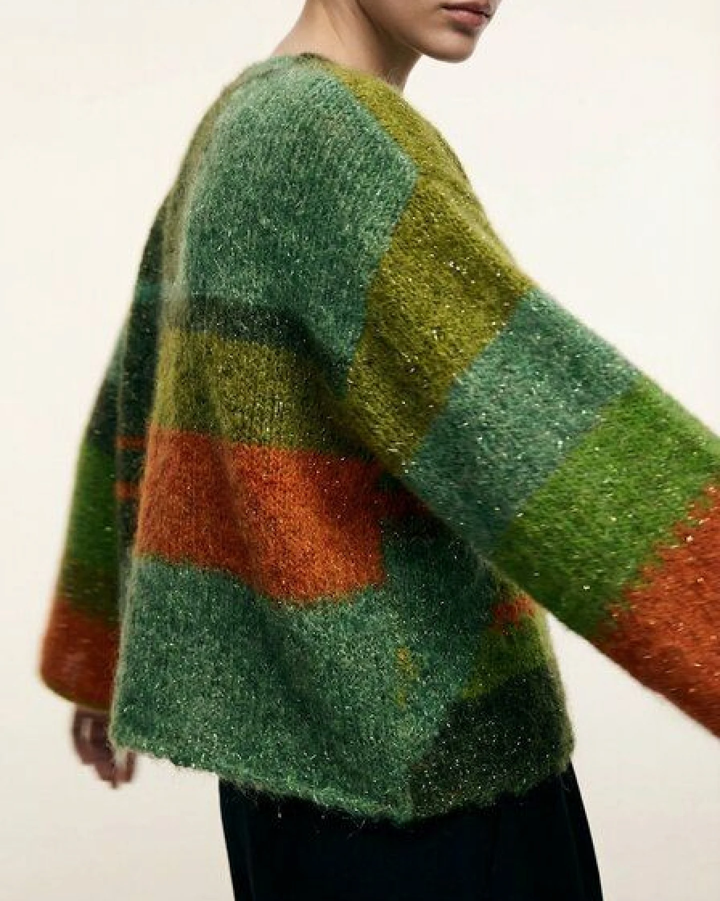 KnitToChange Oversize-Pullover aus weichem Effektgarn in Grün- und Orangetönen – Ansicht 3
