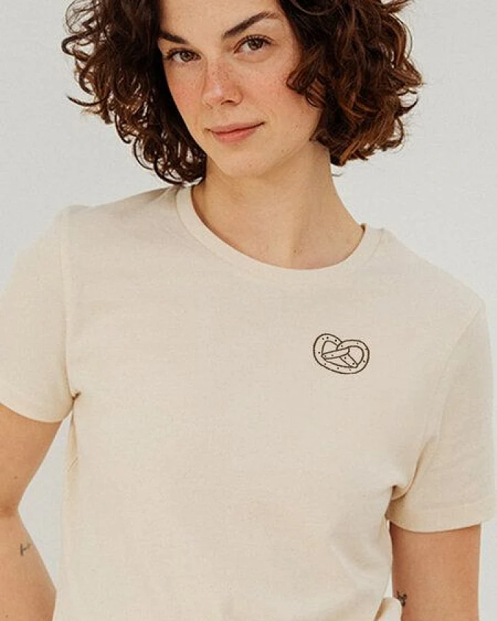 Kultgut Artdesign - Biofair- Flauschiges Femin Shirt /Brezel