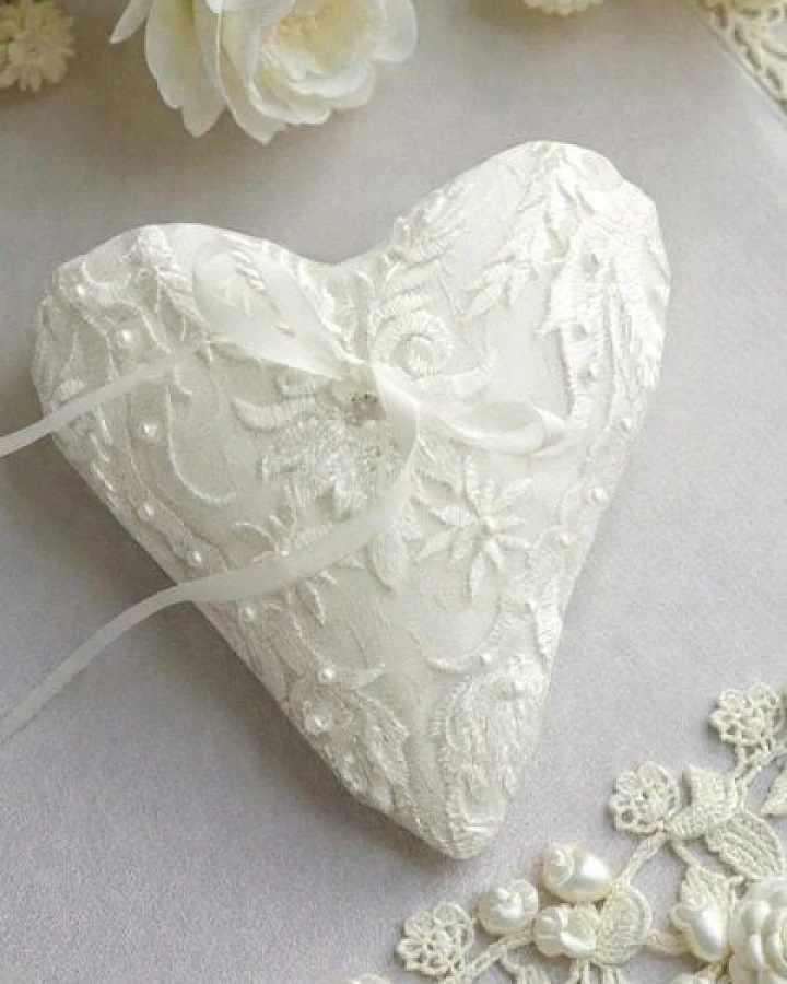 körber mode Ringkissen Herz Hochzeit Zeremonie made in DE, Upcycling Perlen Spitze Jacquard Bio-Baumwollfüllung