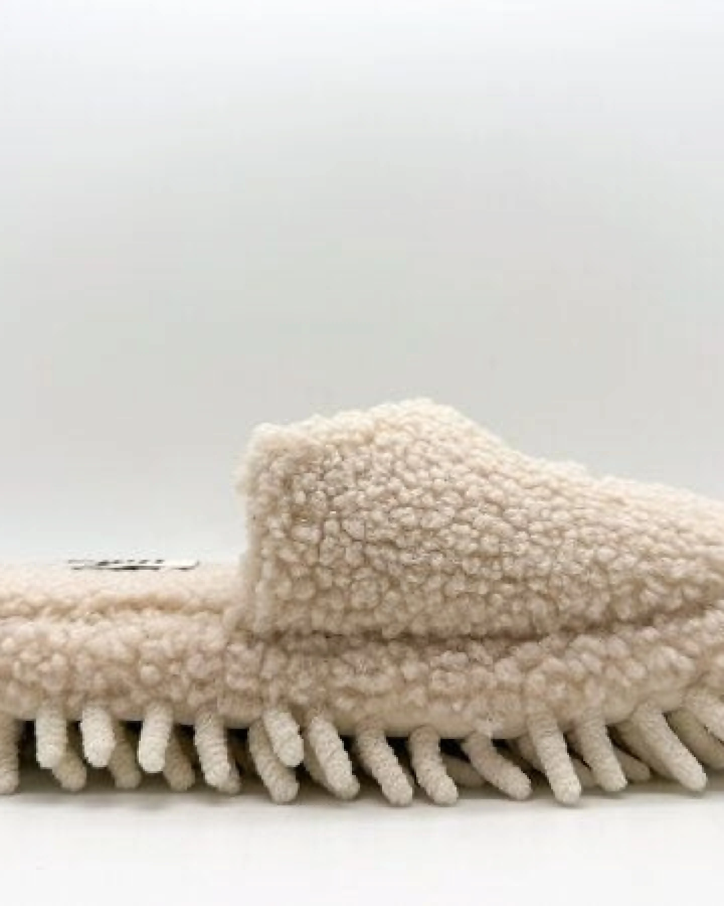 Veganer "thies ® Eco Monstimop Teddy Slipper" aus kuscheligem recyceltem PES – Ansicht 2