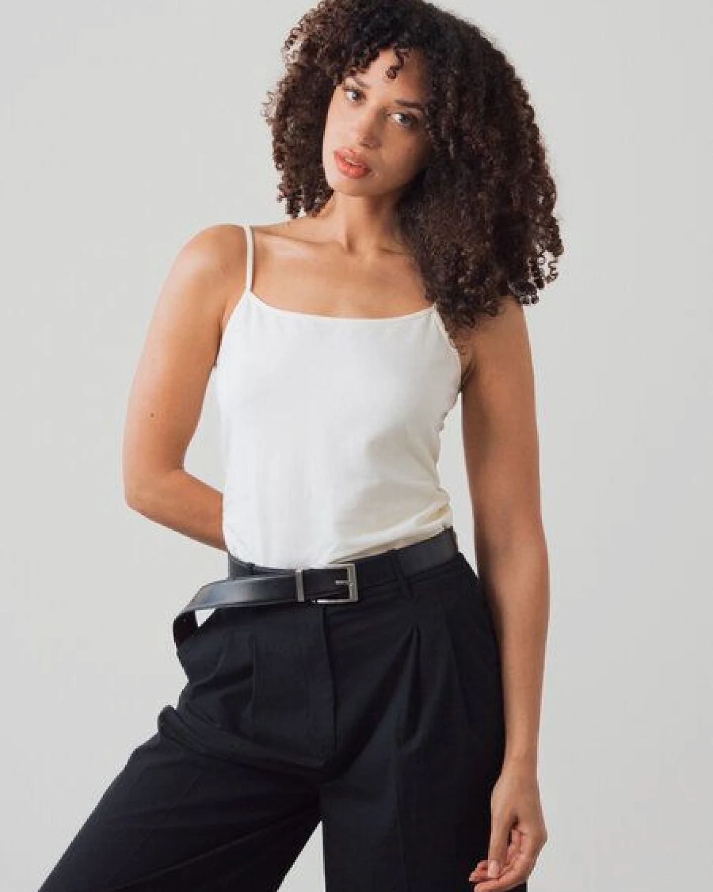 Honest Basics Damen Spaghetti Top aus Bio- und recycelter Baumwolle – Ansicht 2