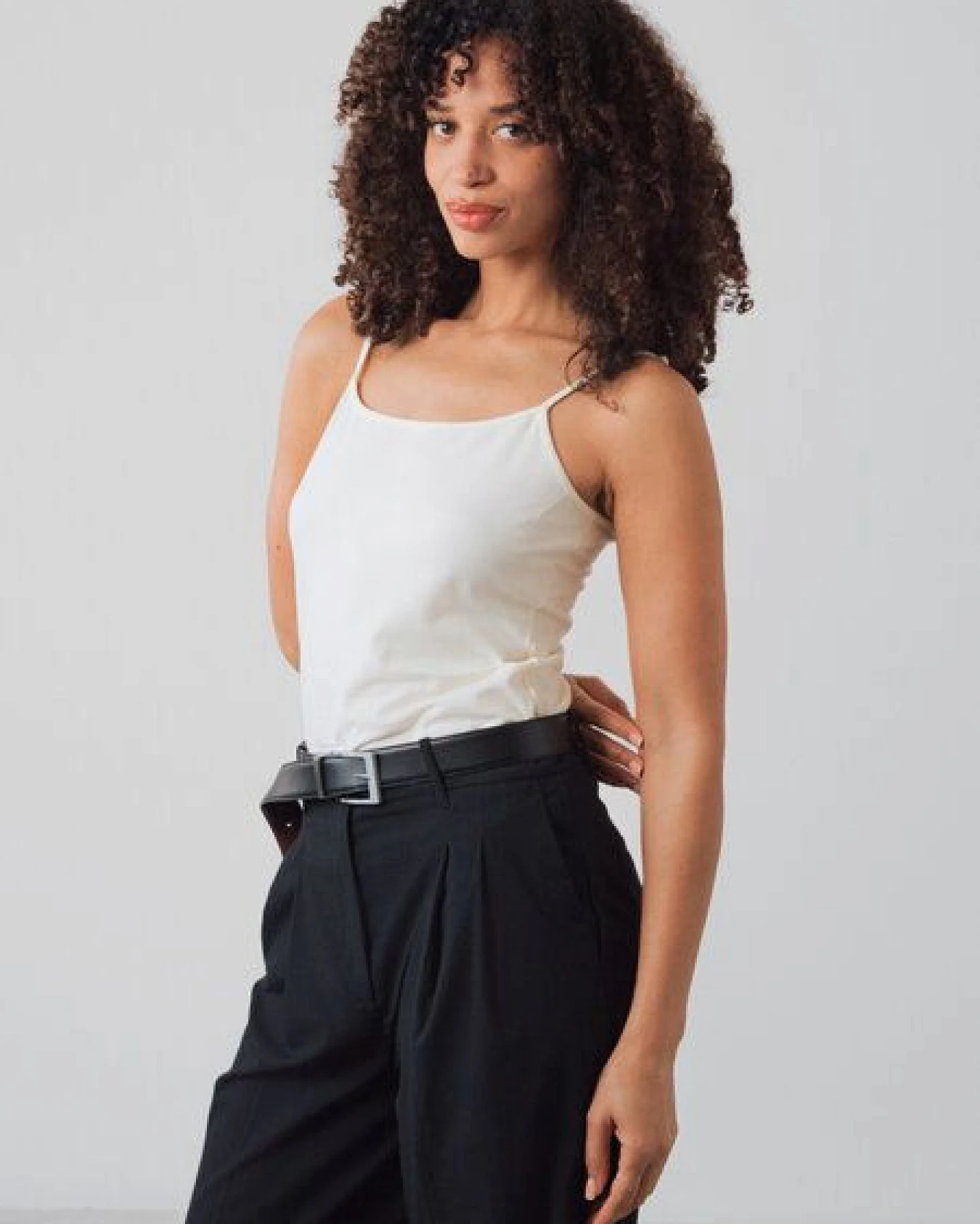 Honest Basics Damen Spaghetti Top aus Bio- und recycelter Baumwolle – Ansicht 3