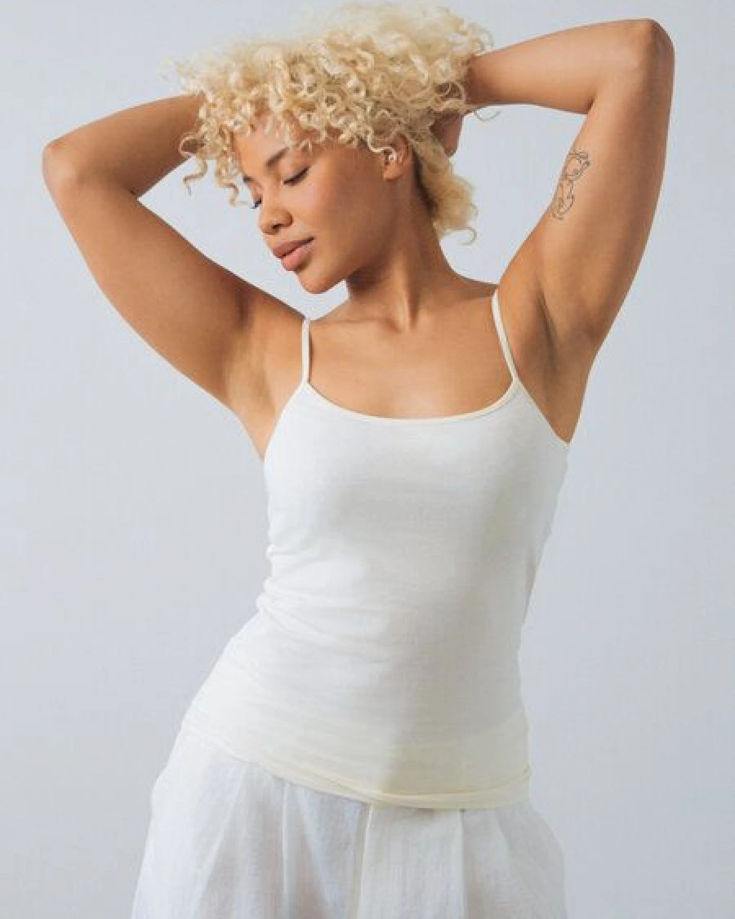 Honest Basics Damen Spaghetti Top aus Bio- und recycelter Baumwolle – Ansicht 3