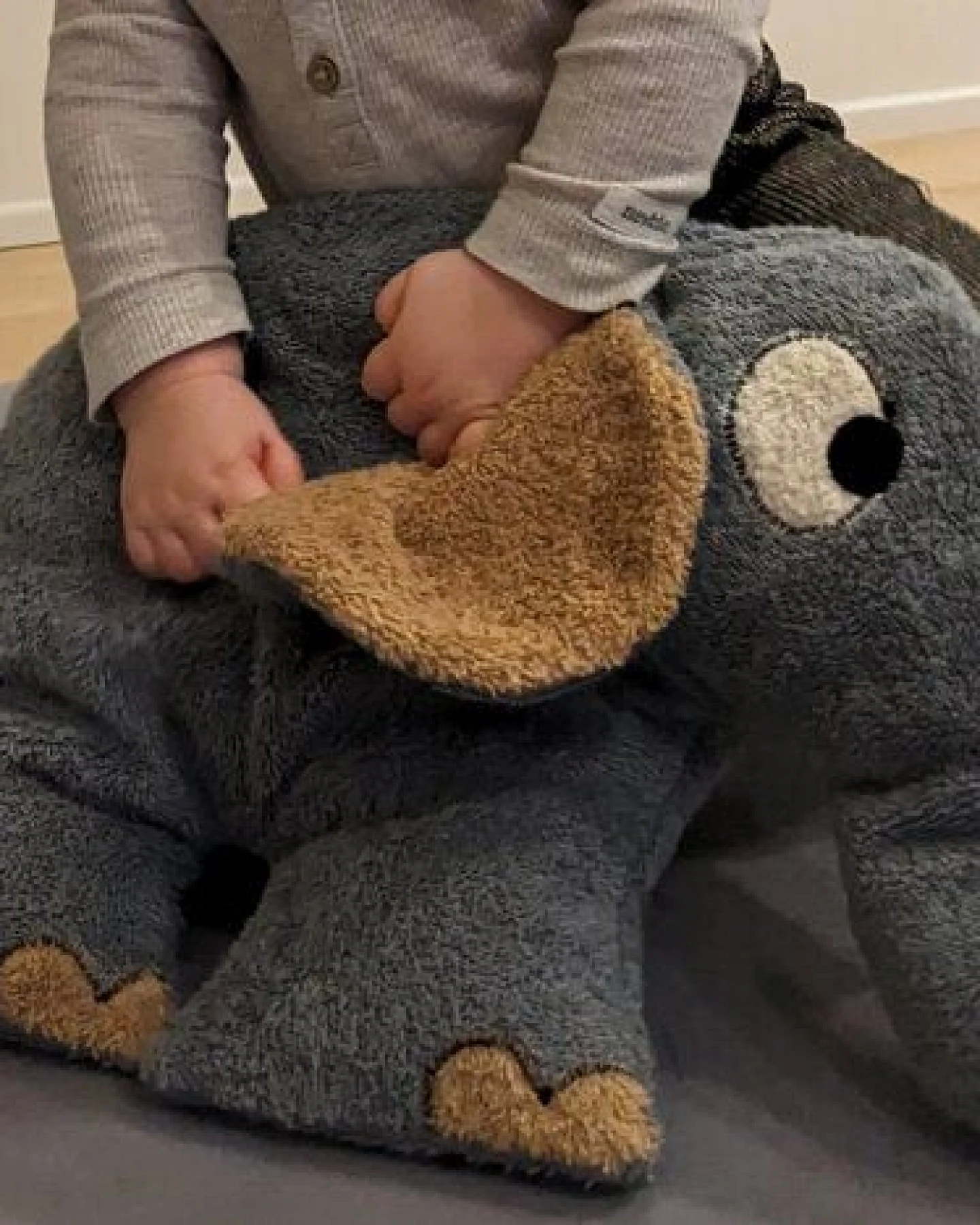 Efie XL Elefant, Spieltier und Kuschelkissen – Ansicht 4