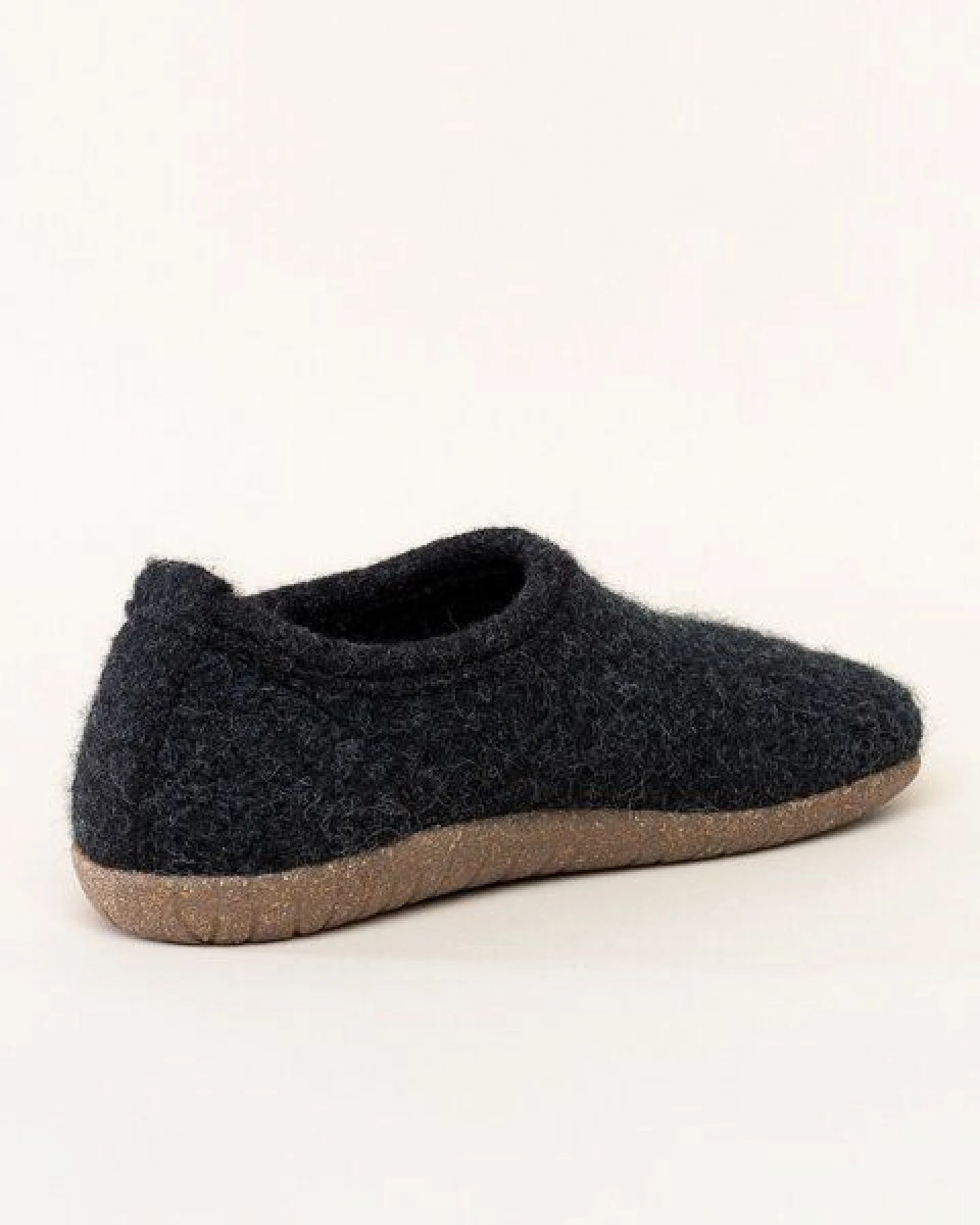 Gottstein Filz-Hausschuh Alpine Midcut - Damen & Herren Pantoffel aus 100% Schurwolle mit Komfort-Einlagesohle – Ansicht 4