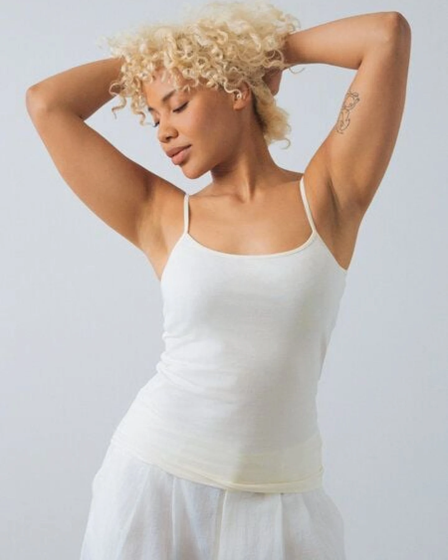 Honest Basics Damen Spaghetti Top aus Bio- und recycelter Baumwolle – Ansicht 3