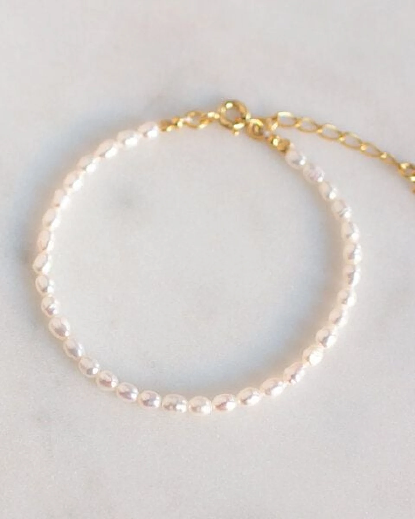 Paeoni Colors Klassisches Perlenarmband aus Süßwasserperlen und 18k Gold Vermeil, 925 Sterling Silber – Ansicht 4