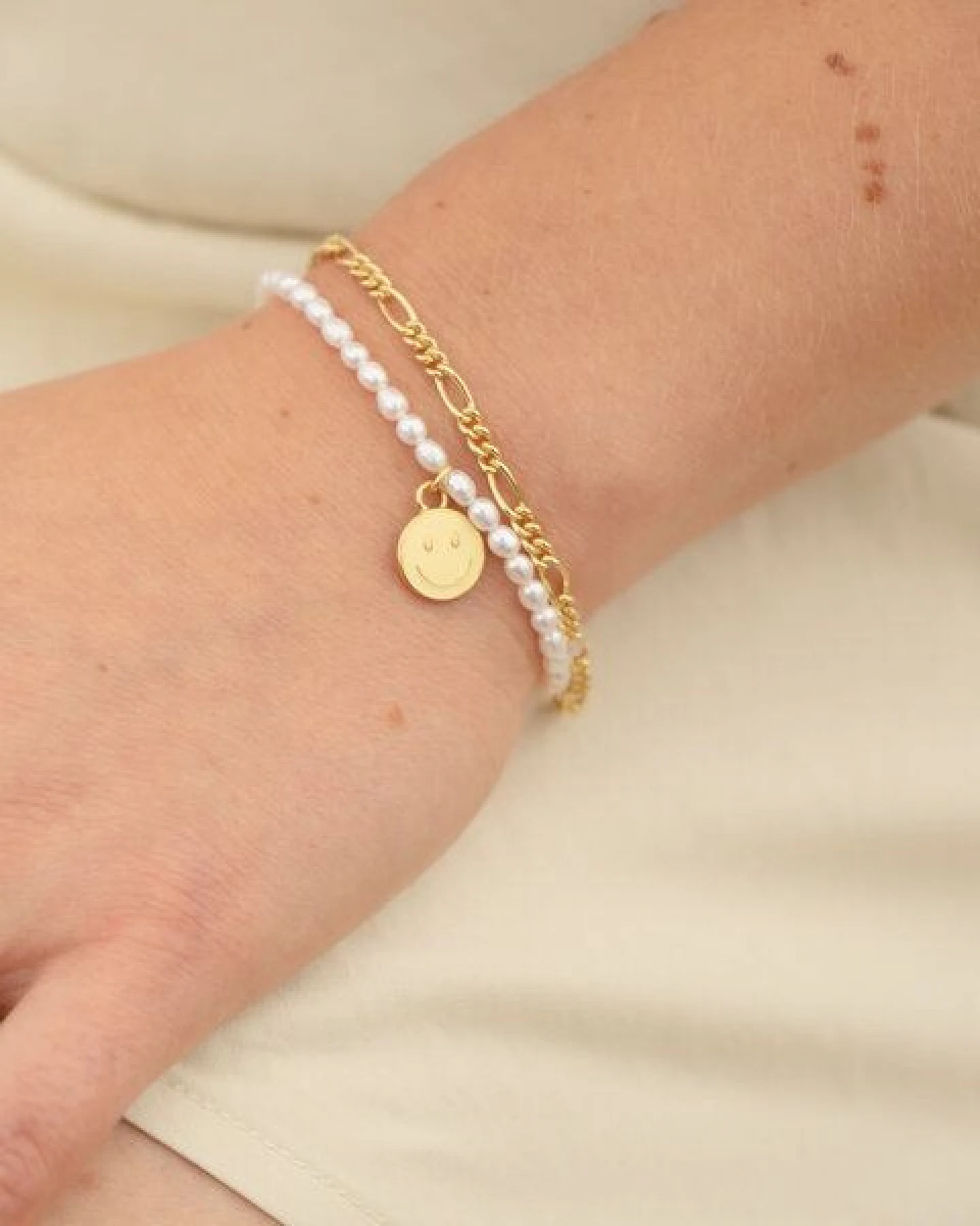 Paeoni Colors Smiley-Perlenarmband aus Süßwasserperlen und 18k Gold Vermeil, 925 Sterling Silber – Ansicht 3