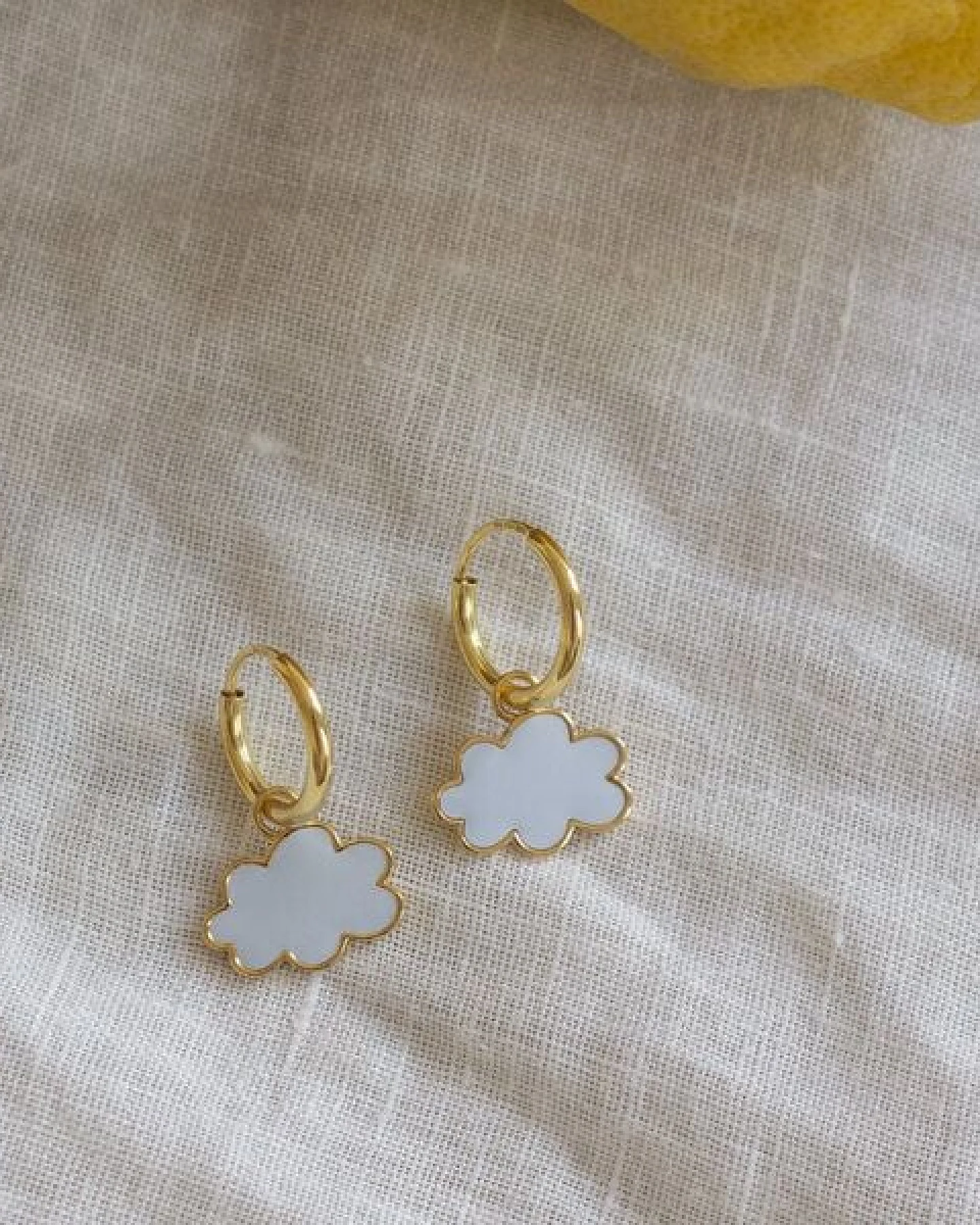 Paeoni Colors Wolken-Creolen, Ohrringe aus 18k Gold Vermeil, 925 Sterling Silber – Ansicht 4