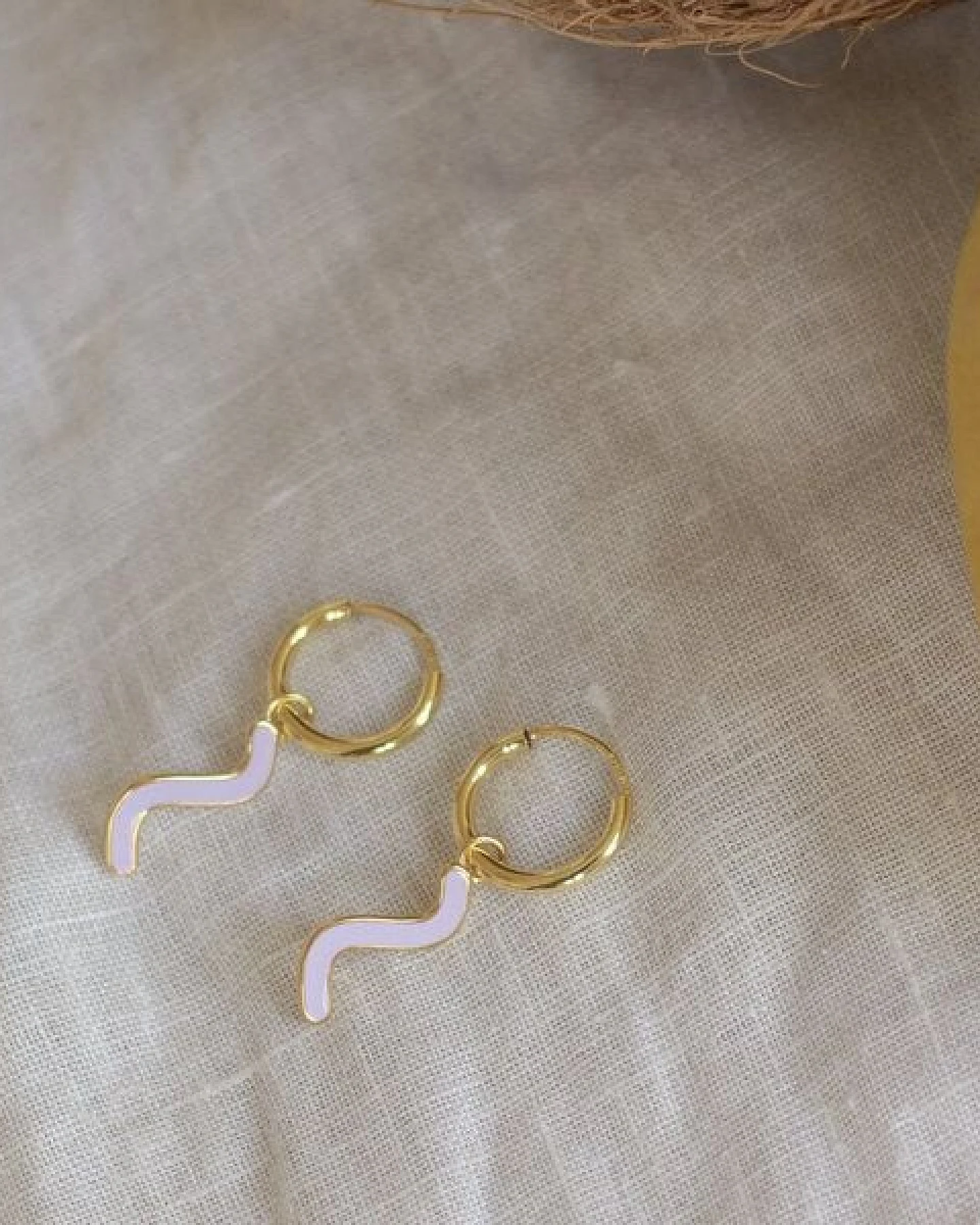Paeoni Colors Curvy-Creolen, Ohrringe aus 18k Gold Vermeil, 925 Sterling Silber – Ansicht 3