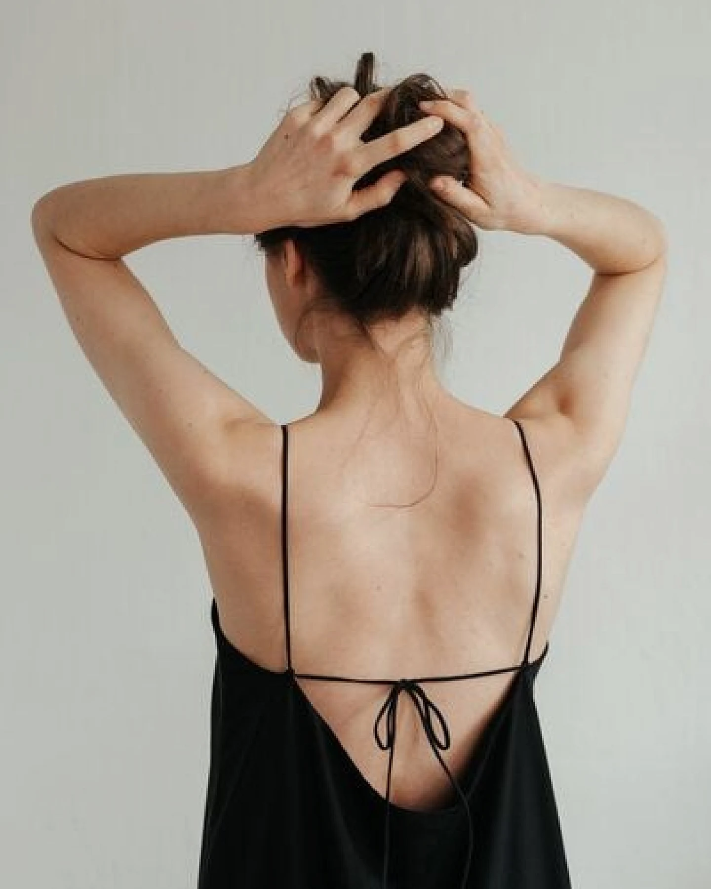 Sonho Stories Langes, rückenfreies Kleid zum Binden – Ansicht 4