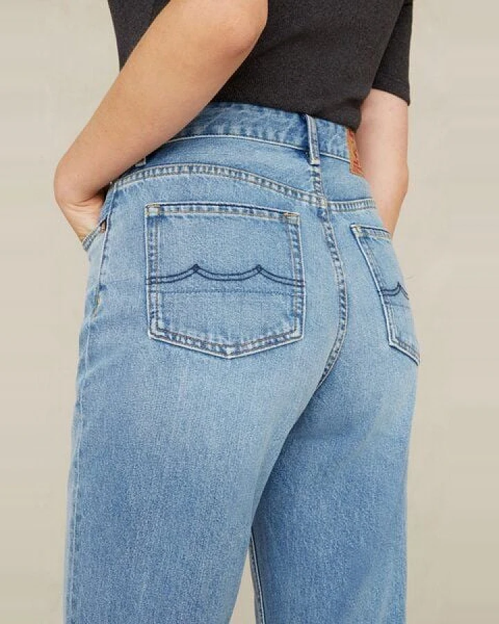 Kings Of Indigo Mom Jeans aus Bio-Baumwolle - Caroline Cropped Sanibel Light Blue