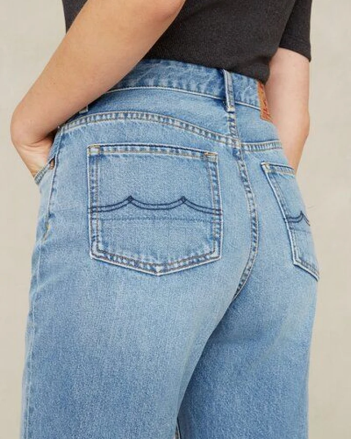 Kings Of Indigo Mom Jeans aus Bio-Baumwolle - Caroline Cropped Sanibel Light Blue