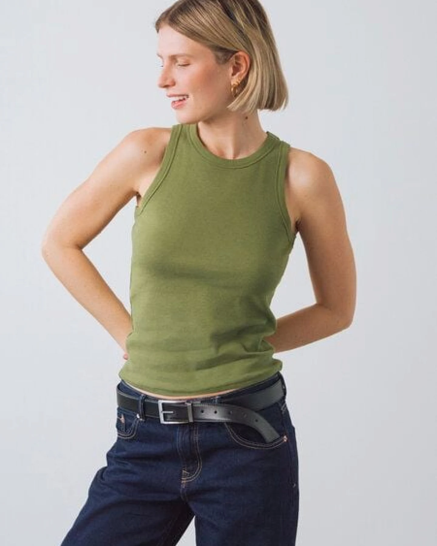 Honest Basics Damen Geripptes Racer-Top aus Bio- und recycelter Baumwolle – Ansicht 2