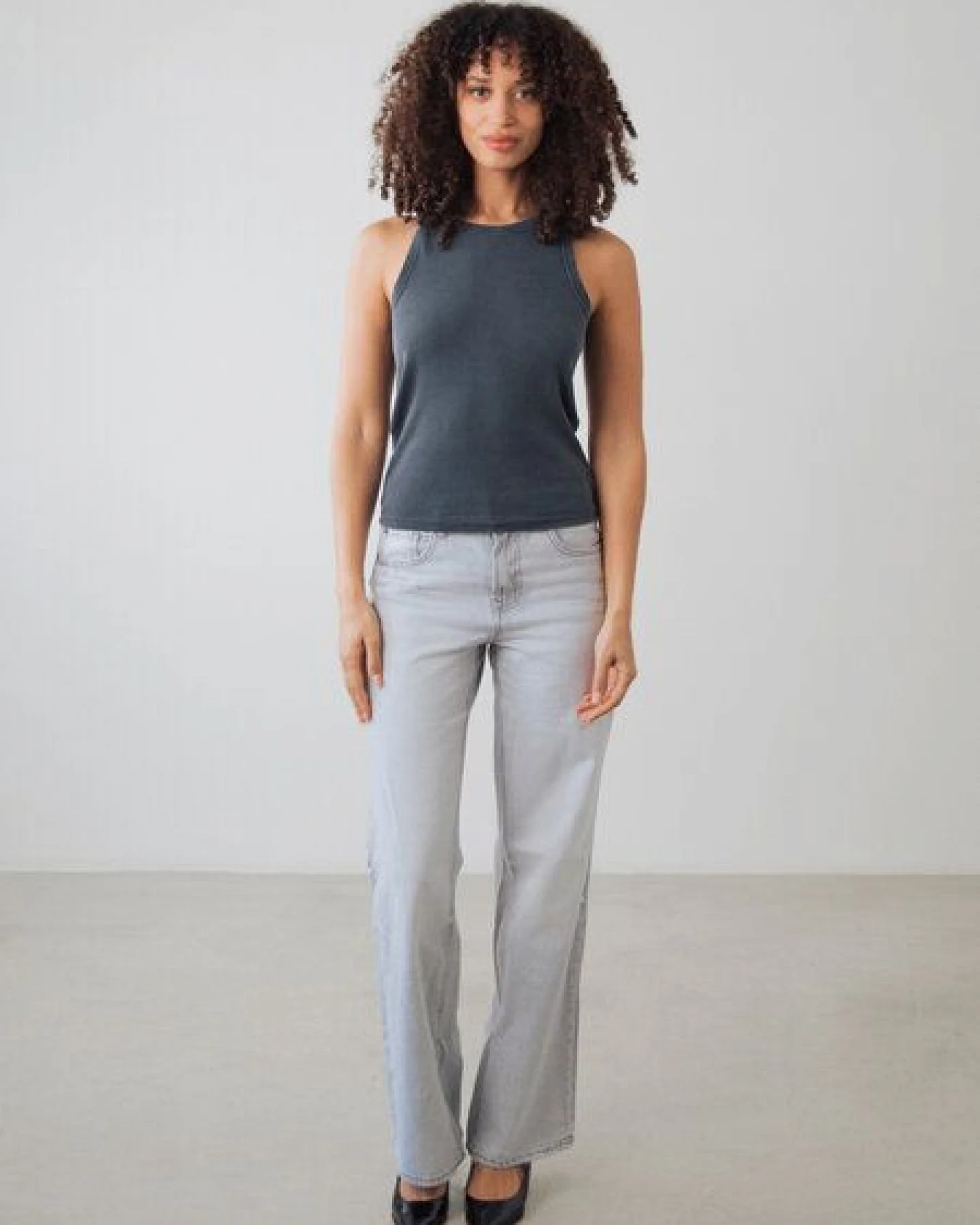 Honest Basics Damen Geripptes Racer-Top aus Bio- und recycelter Baumwolle – Ansicht 3