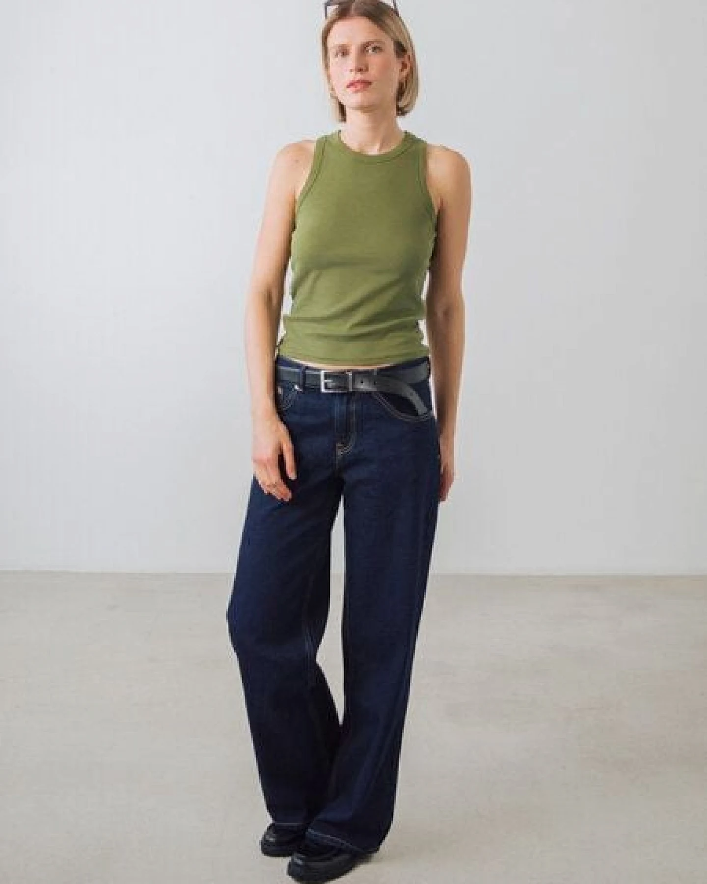 Honest Basics Damen Geripptes Racer-Top aus Bio- und recycelter Baumwolle – Ansicht 4