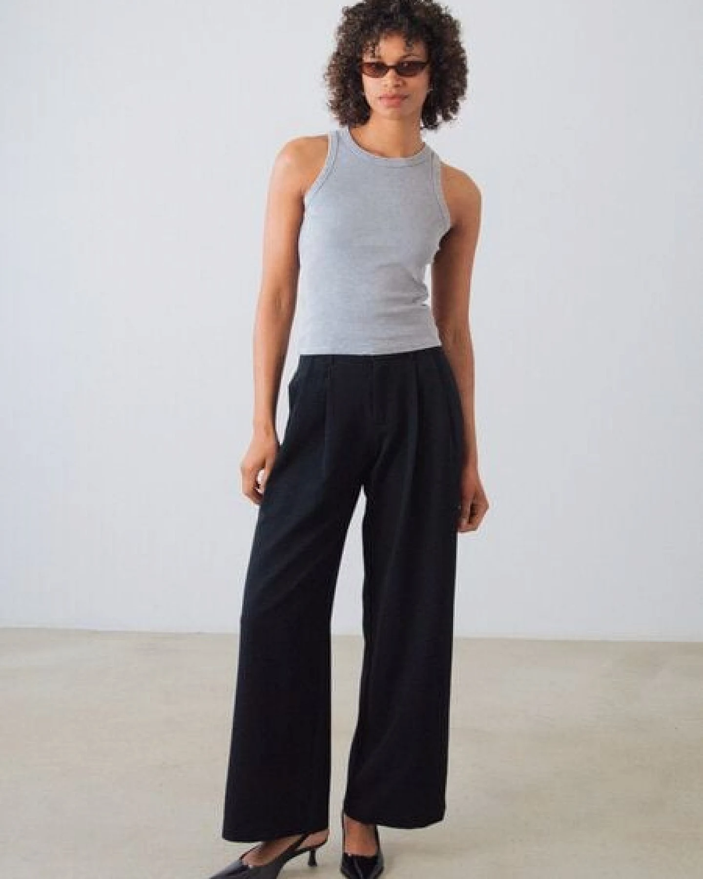 Honest Basics Damen Geripptes Racer-Top aus Bio- und recycelter Baumwolle – Ansicht 3