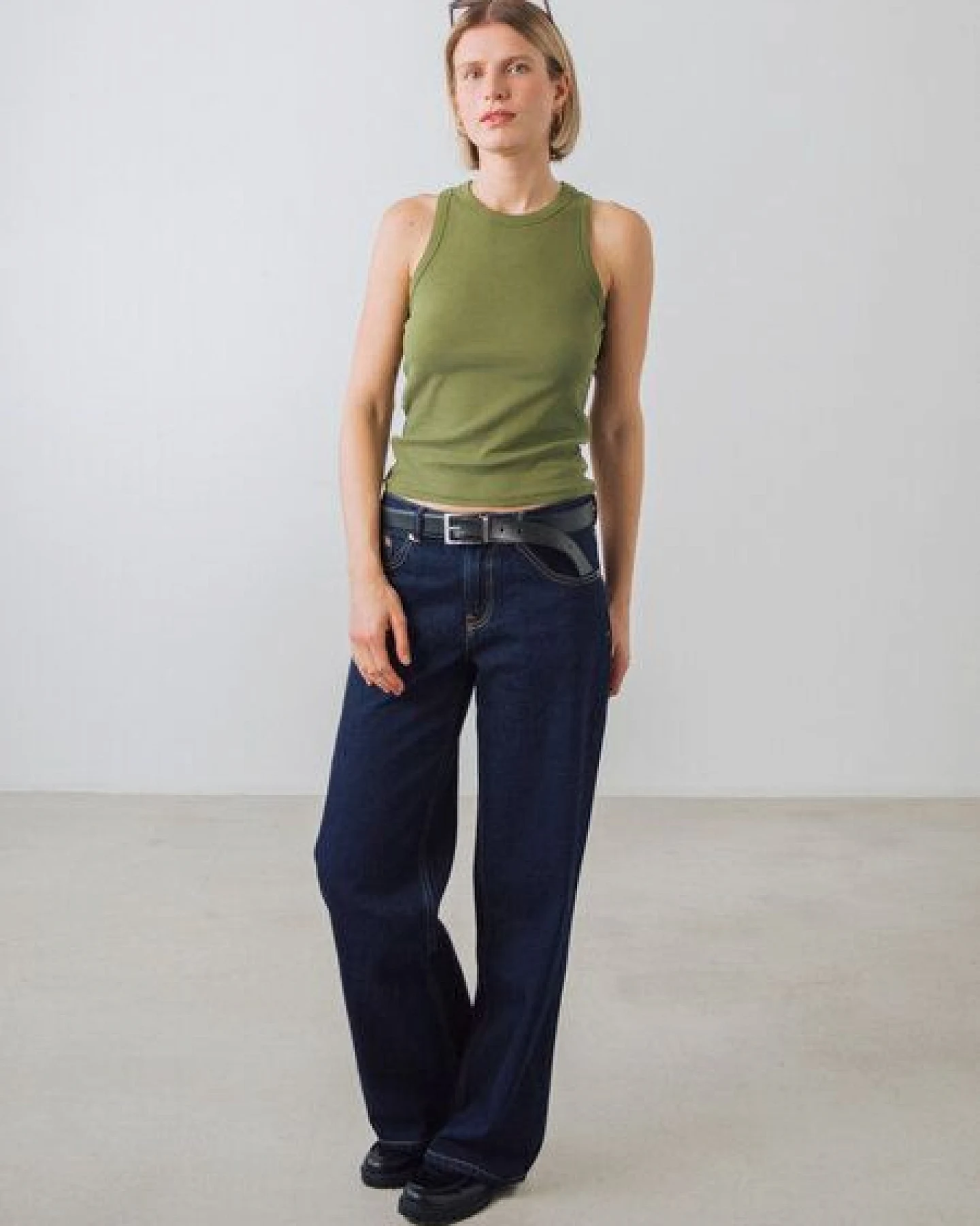 Honest Basics Damen Geripptes Racer-Top aus Bio- und recycelter Baumwolle – Ansicht 4