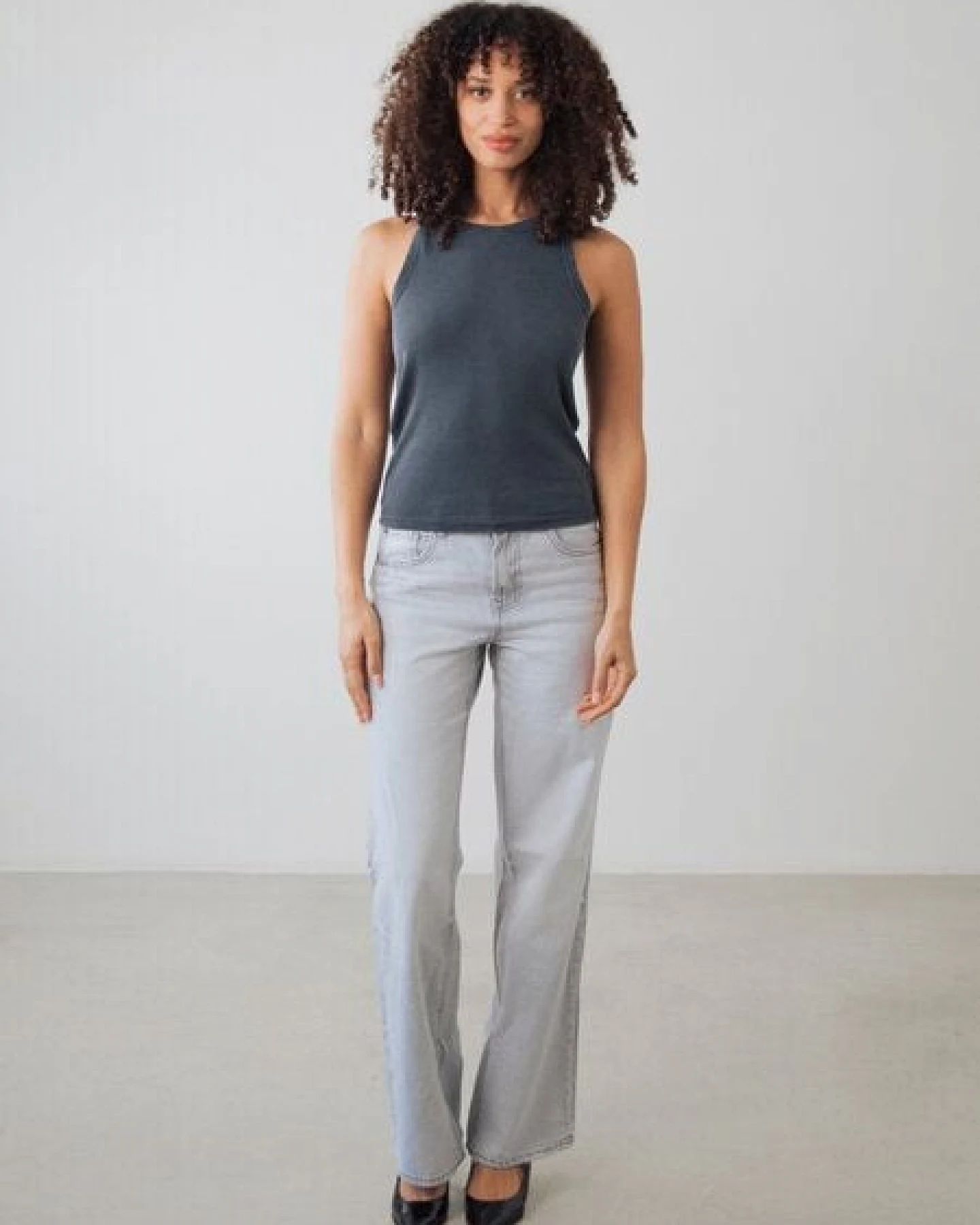 Honest Basics Damen Geripptes Racer-Top aus Bio- und recycelter Baumwolle – Ansicht 3