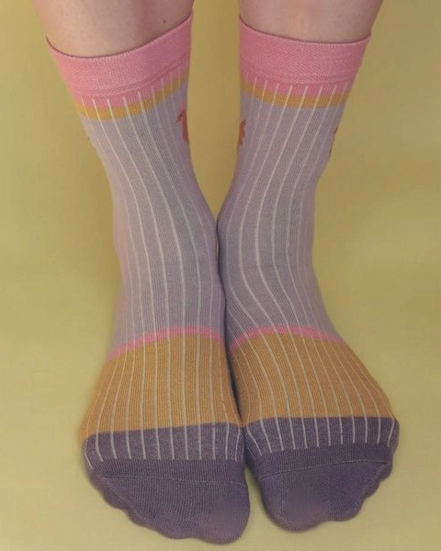 Fräulein Prusselise Huhn Socke colourblock Rippe Hahn Henne Hühner Ostern Bauernhof rosa, gelb – Ansicht 2