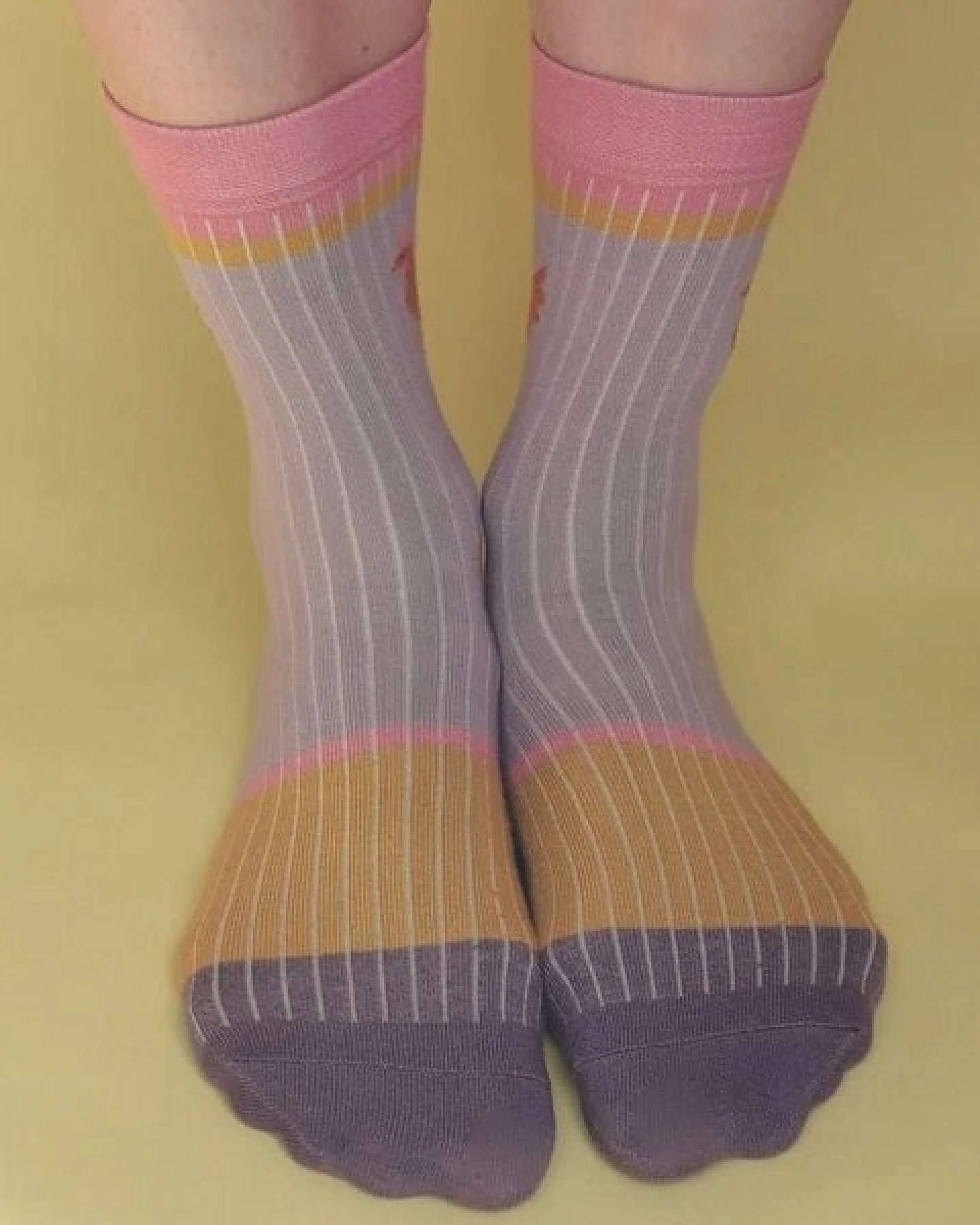 Fräulein Prusselise Huhn Socke colourblock Rippe Hahn Henne Hühner Ostern Bauernhof rosa, gelb – Ansicht 2