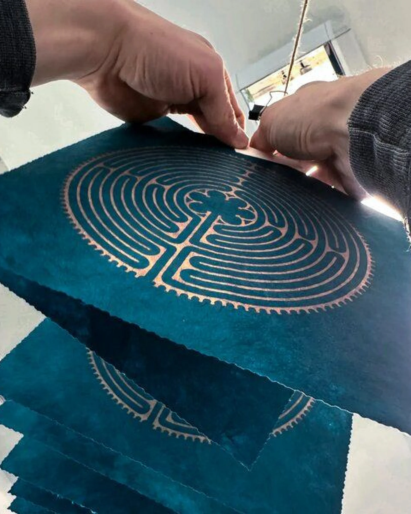 Veskor Cassiopeia LABYRINTH VON CHARTRES der Kathedrale Notre-Dame Linoldruck – Ansicht 3