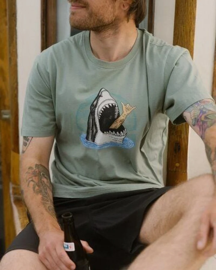 LAKOR T-Shirt aus Bio-Baumwolle - Shark Shaka