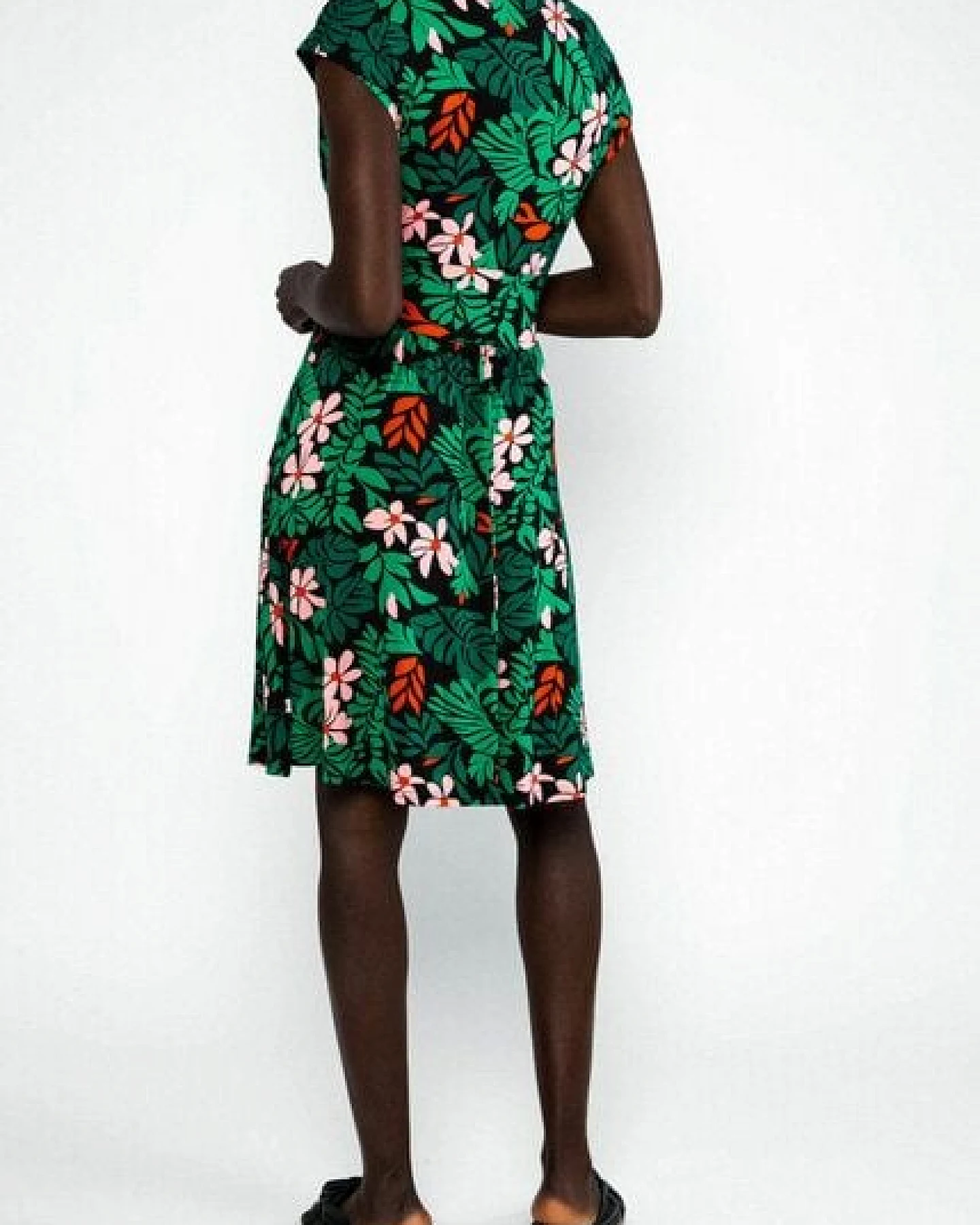 Blutsgeschwister Gemustertes Kleid aus EcoVero "La Vie Est Belle En Été" – Ansicht 2