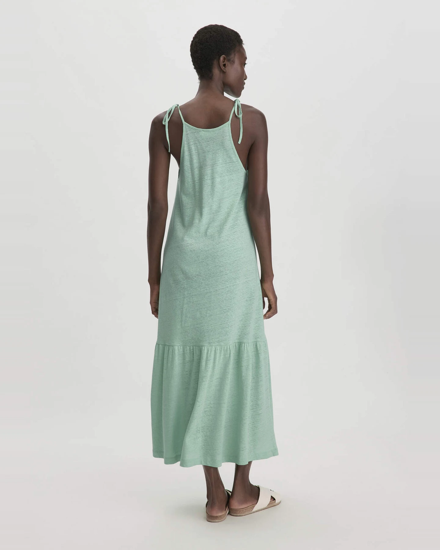 hessnatur Damen Jersey Kleid Midi Relaxed aus Leinen und Bio-Baumwolle - grün - Größe 44 – Ansicht 2