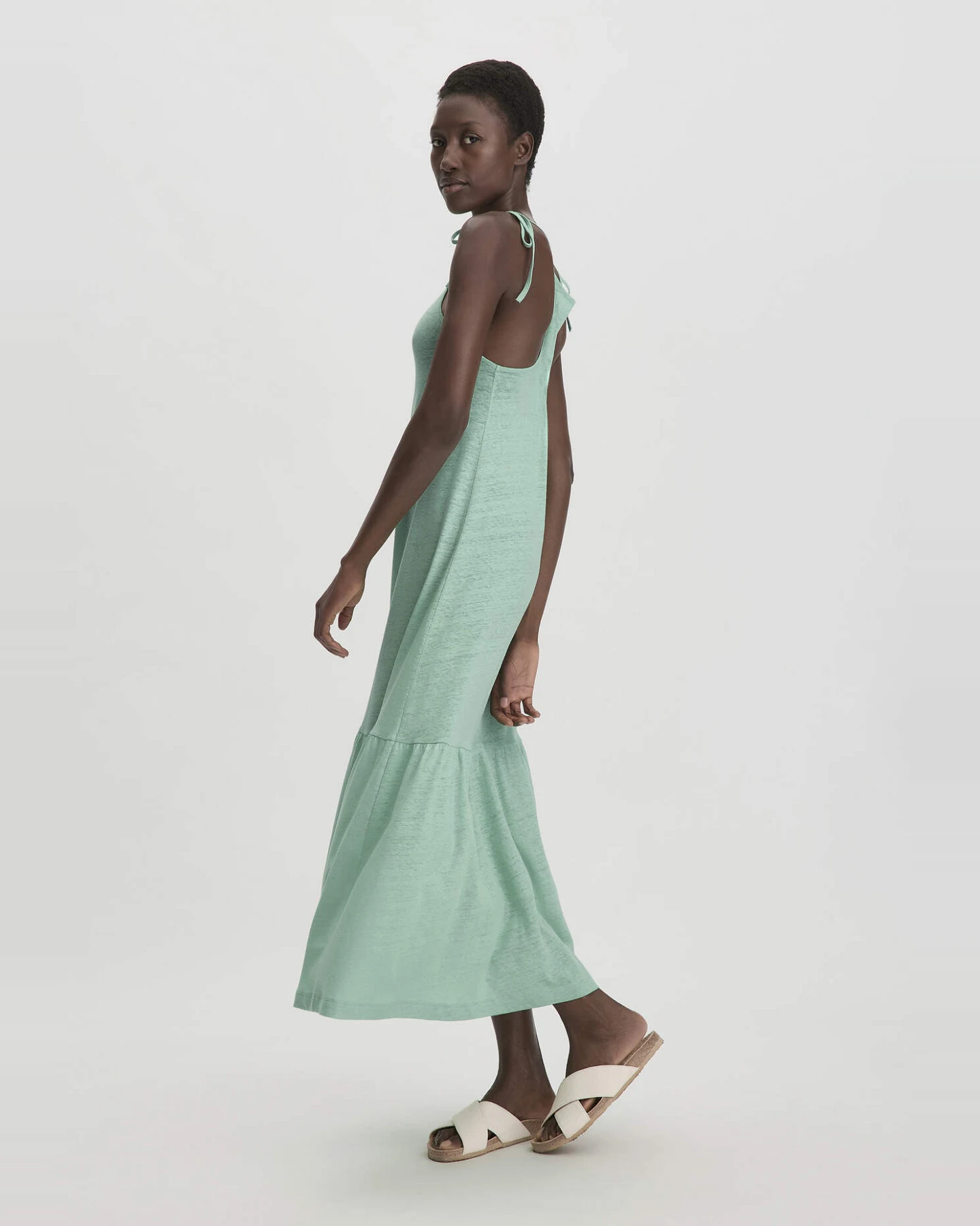 hessnatur Damen Jersey Kleid Midi Relaxed aus Leinen und Bio-Baumwolle - grün - Größe 44 – Ansicht 4