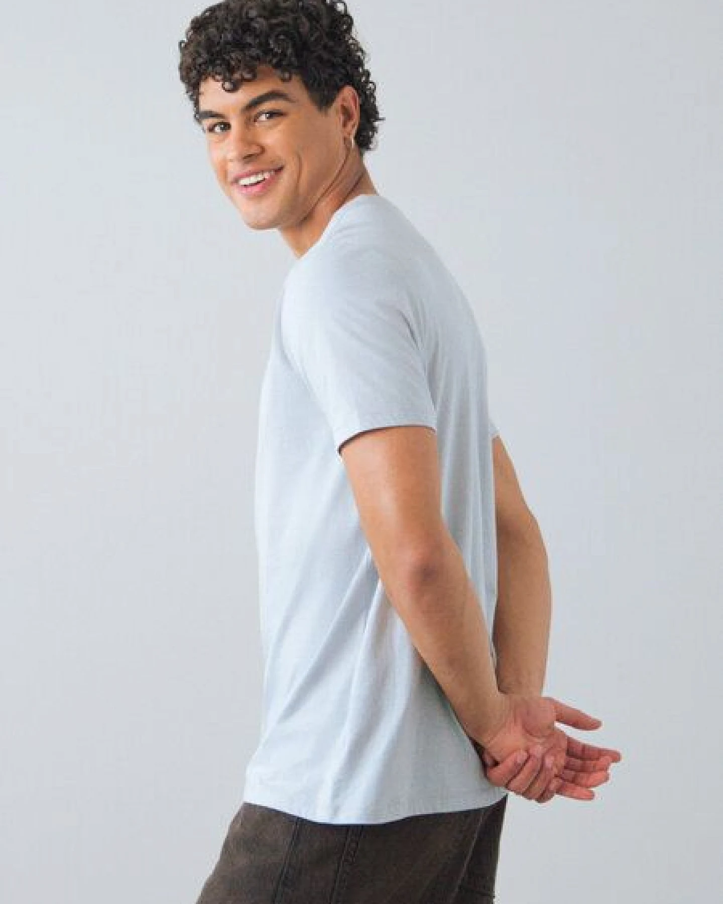 Honest Basics Herren Basic T-Shirt aus Bio- und recycelter Baumwolle – Ansicht 4