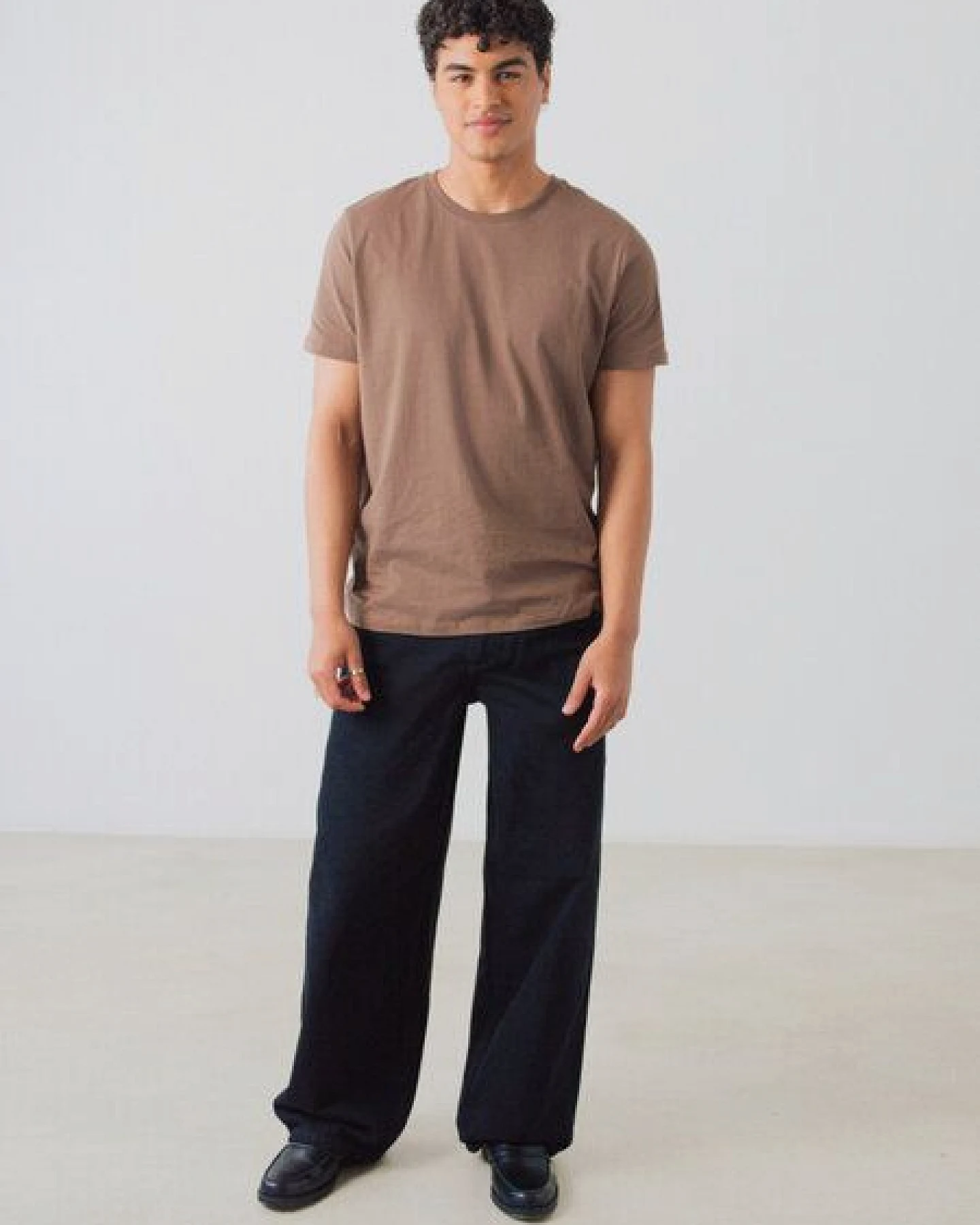 Honest Basics Herren Basic T-Shirt aus Bio- und recycelter Baumwolle – Ansicht 2