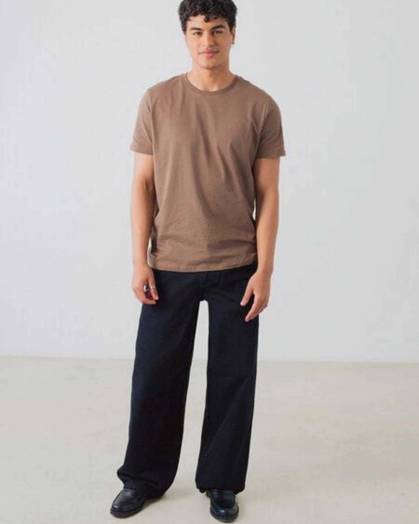 Honest Basics Herren Basic T-Shirt aus Bio- und recycelter Baumwolle – Ansicht 2