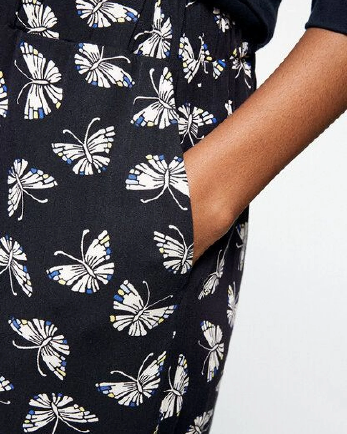 ARMEDANGELS NAIMAA BUTTERFLY - Damen Hose aus LENZING ECOVERO – Ansicht 3
