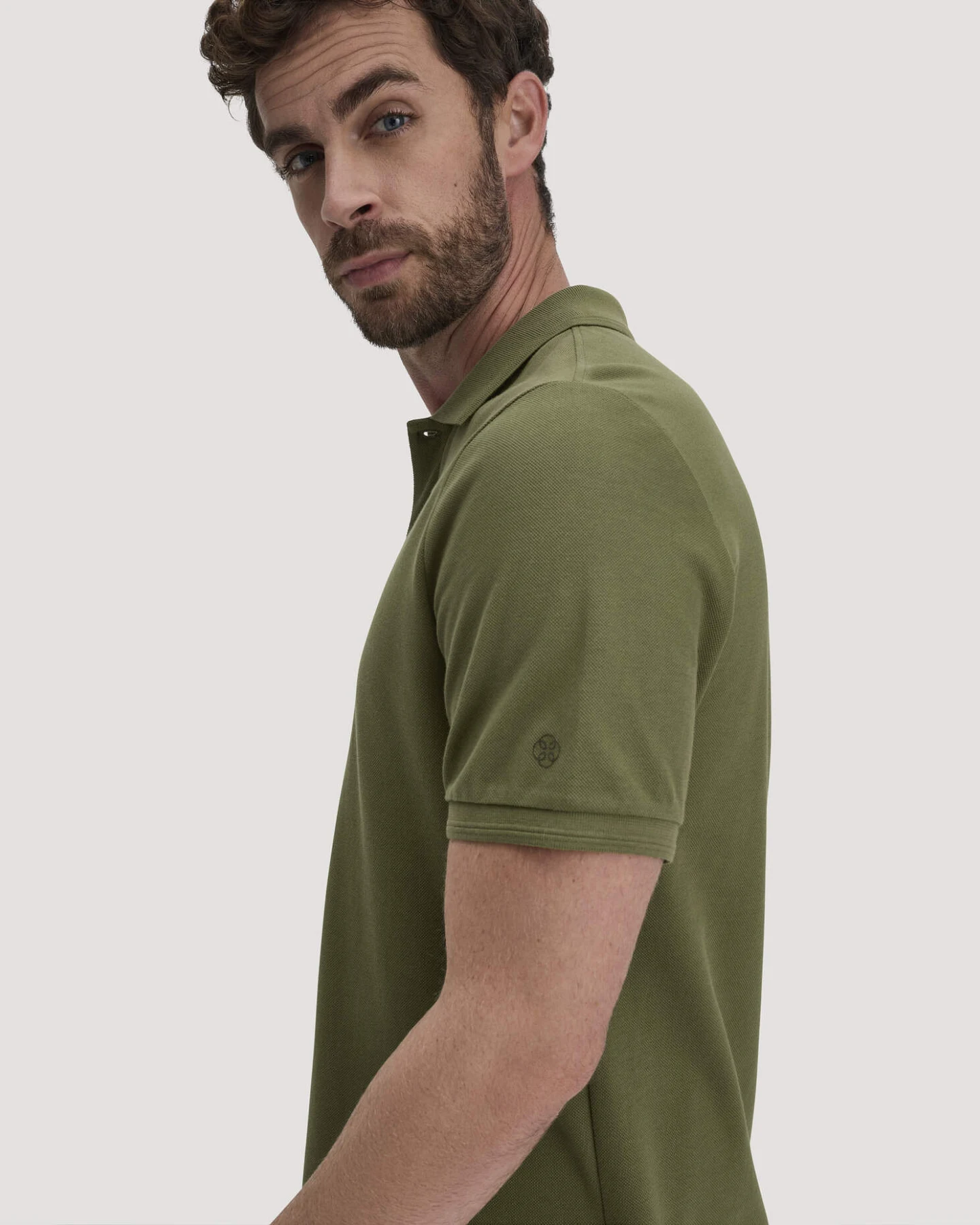 hessnatur Herren Piqué Polo Regular aus Bio-Baumwolle - grün - Größe 46 – Ansicht 4