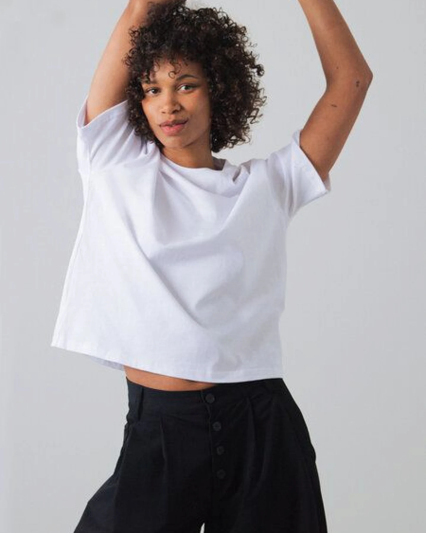 Honest Basics OG Shirt aus Bio- und recycelter Baumwolle – Ansicht 2