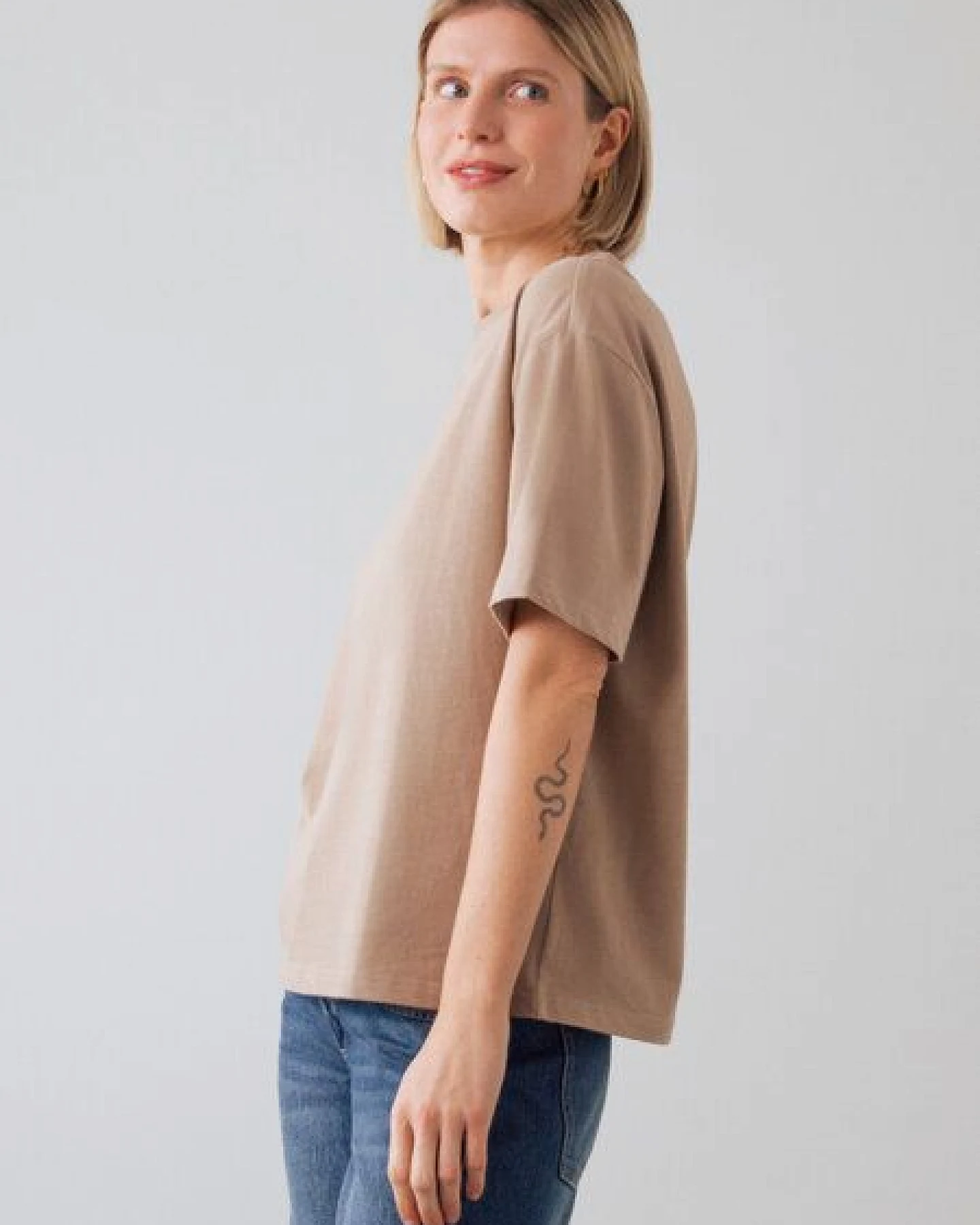 Honest Basics OG Shirt aus Bio- und recycelter Baumwolle – Ansicht 3