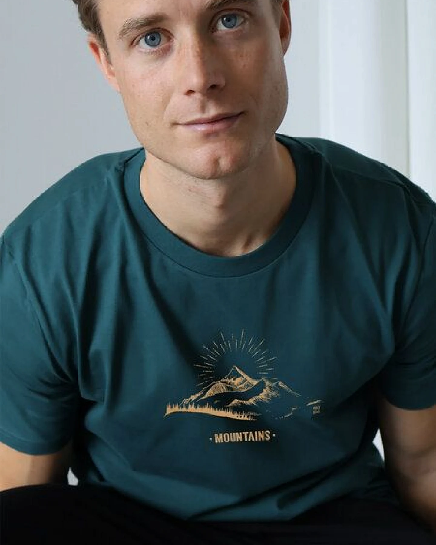 Kultgut Artdesign- Biofair Shirt / Hand Drawn Mountains – Ansicht 2