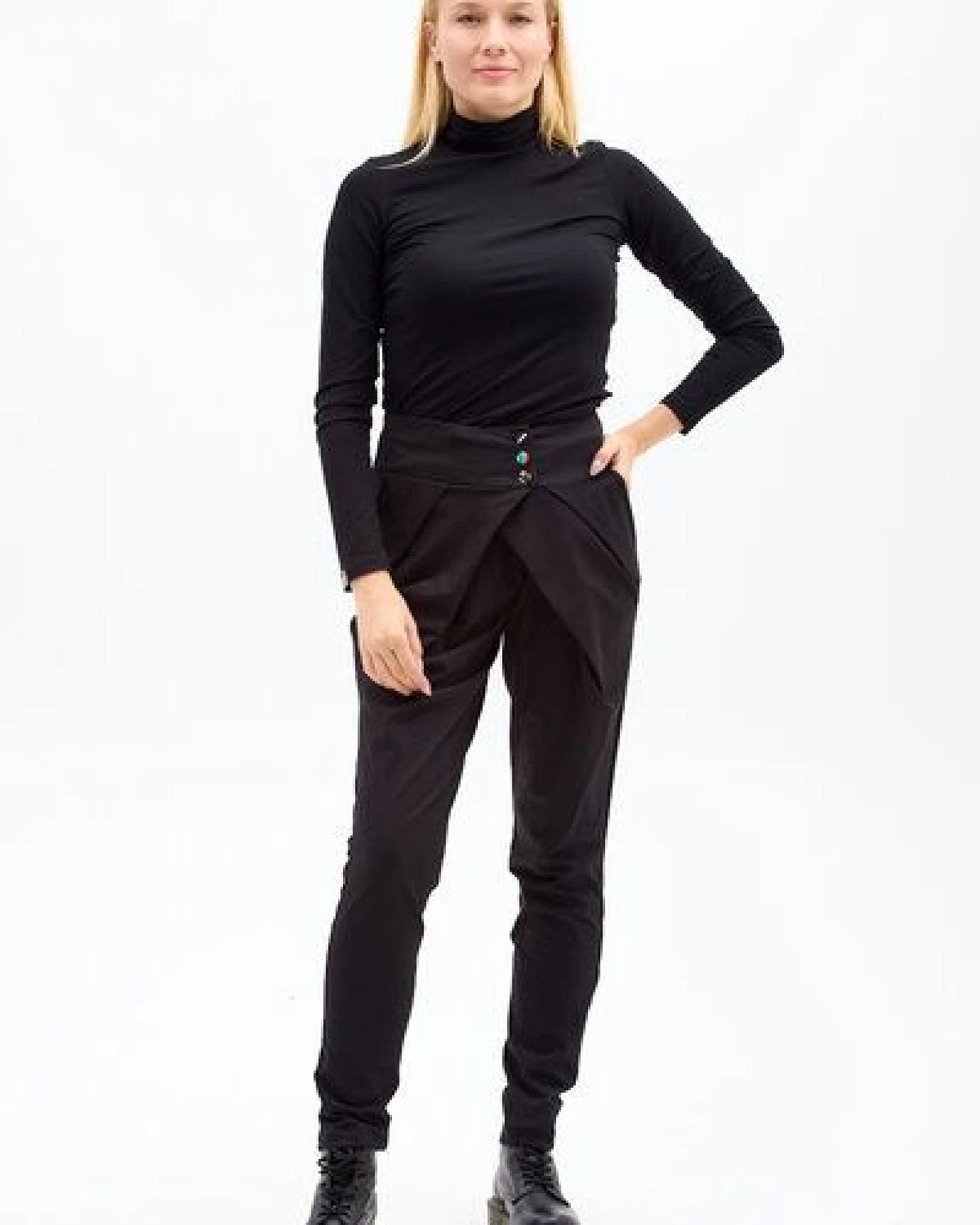 KOKOworld Nachhaltige Hose Button 2.0 aus Bio-Baumwolle – mit Taschen & dekorativen Knöpfen – Fair Fashion aus Europa – bequem & modern – Ansicht 2